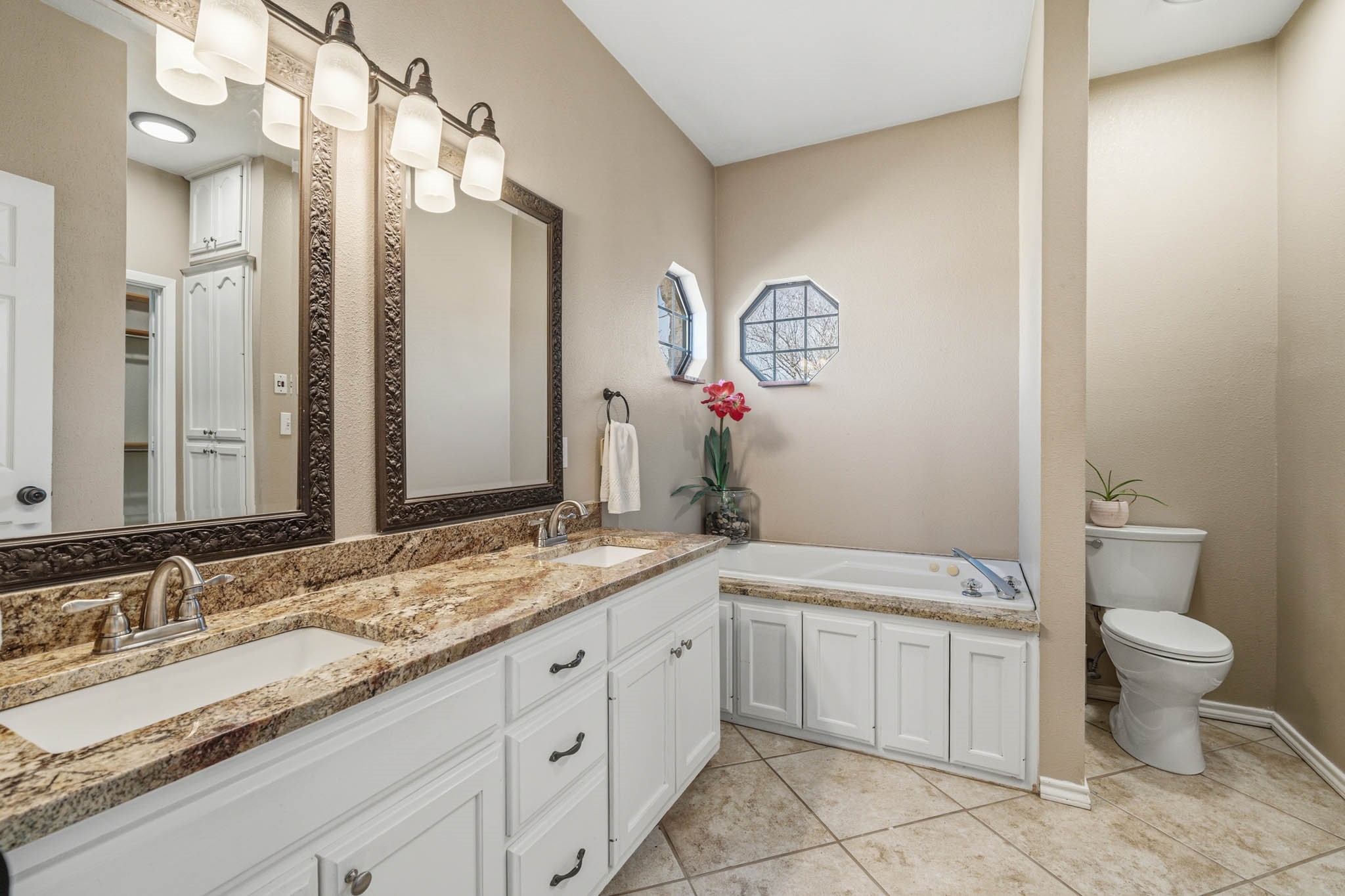 1592 N US Highway 281