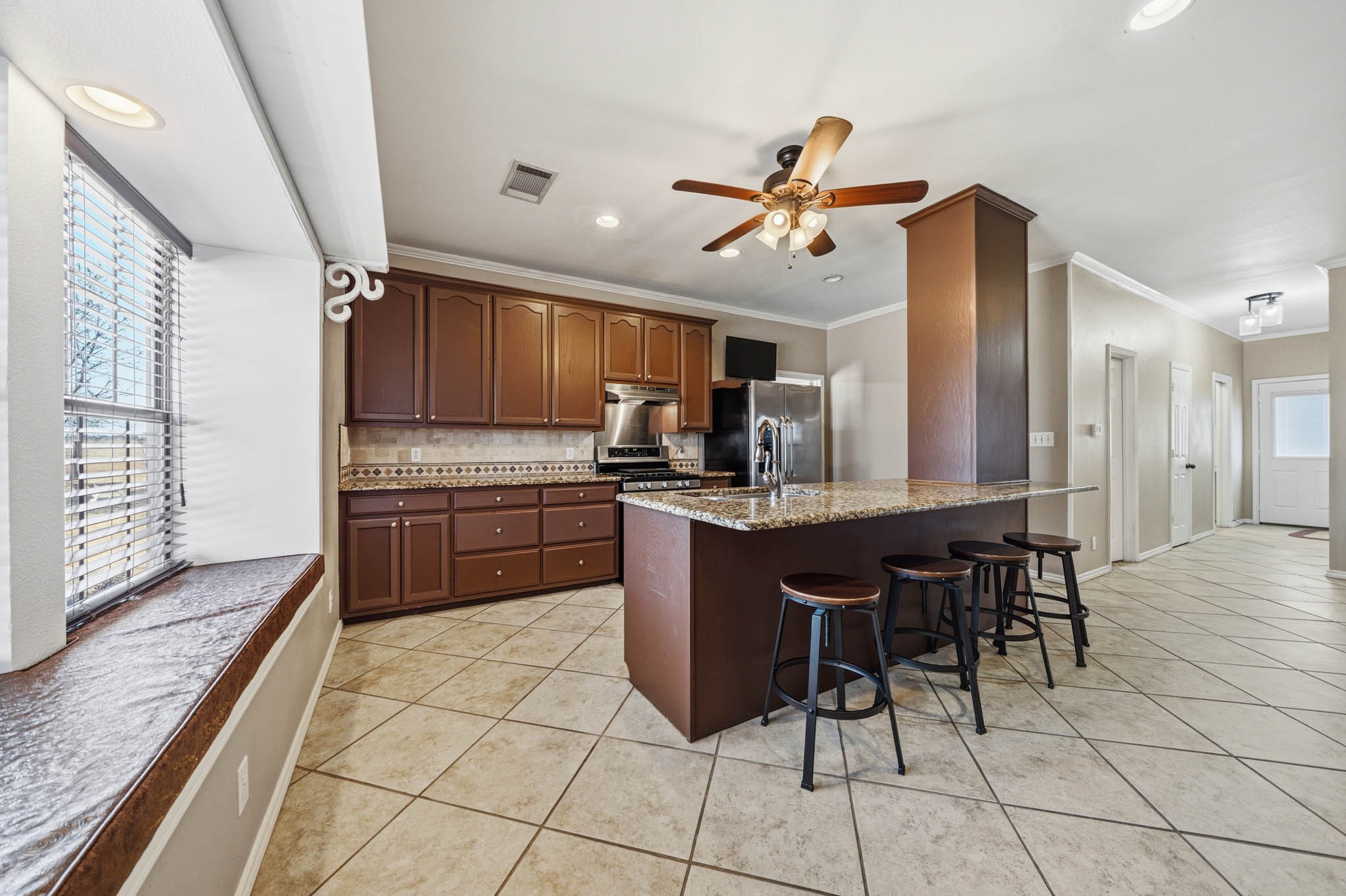 1592 N US Highway 281