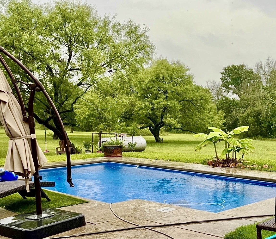 1592 N US Highway 281