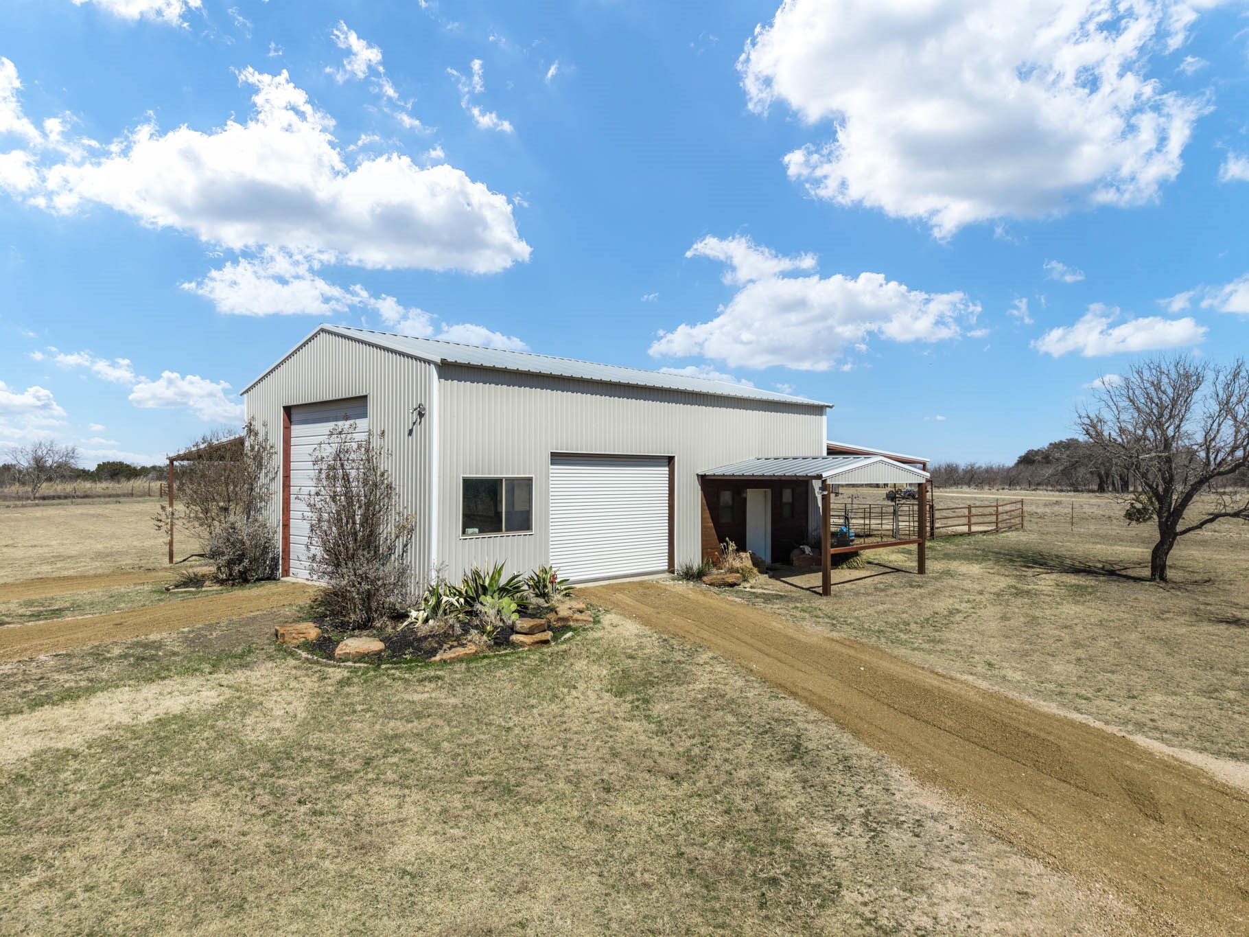 1592 N US Highway 281