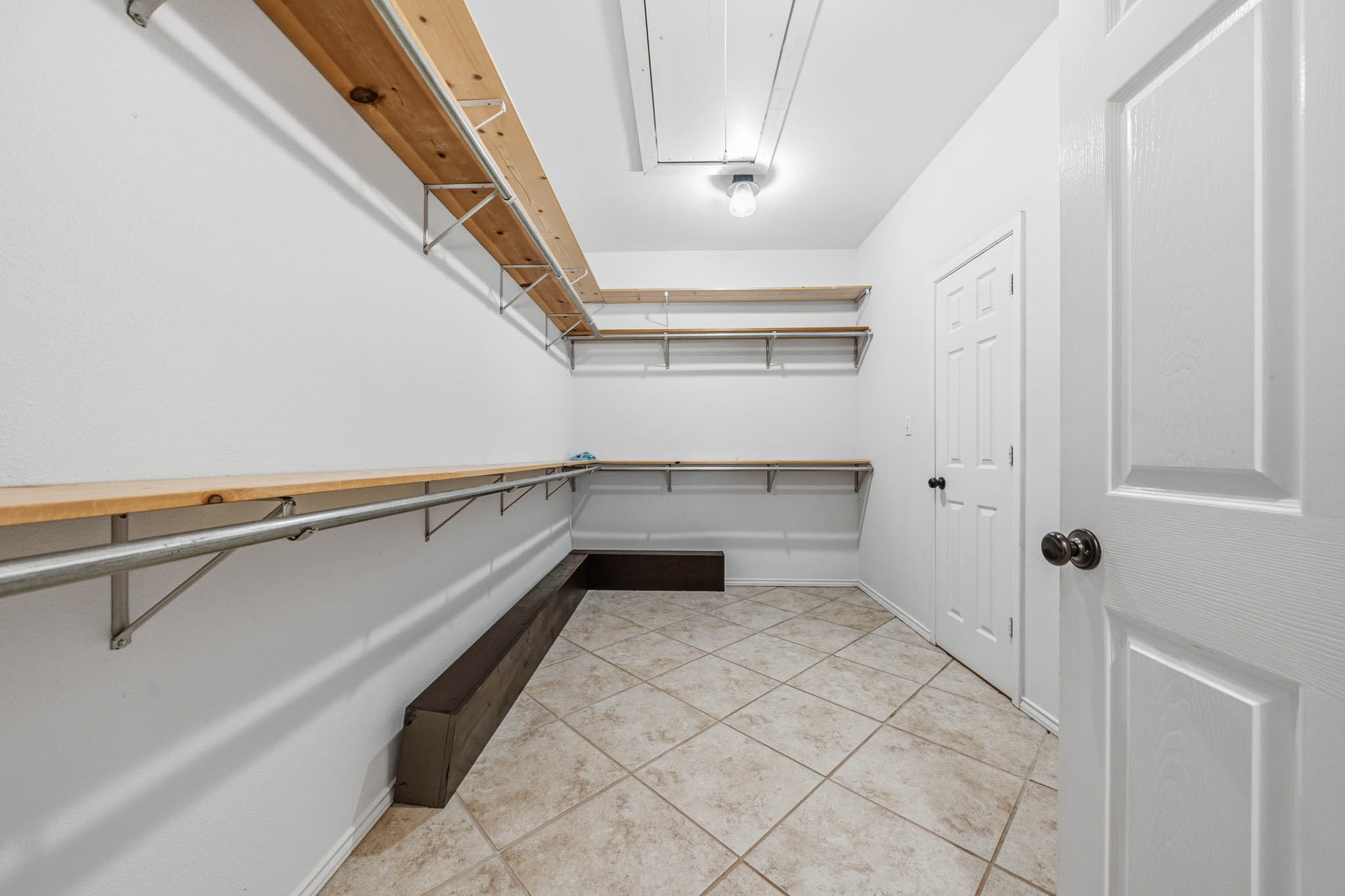 1592 N US Highway 281