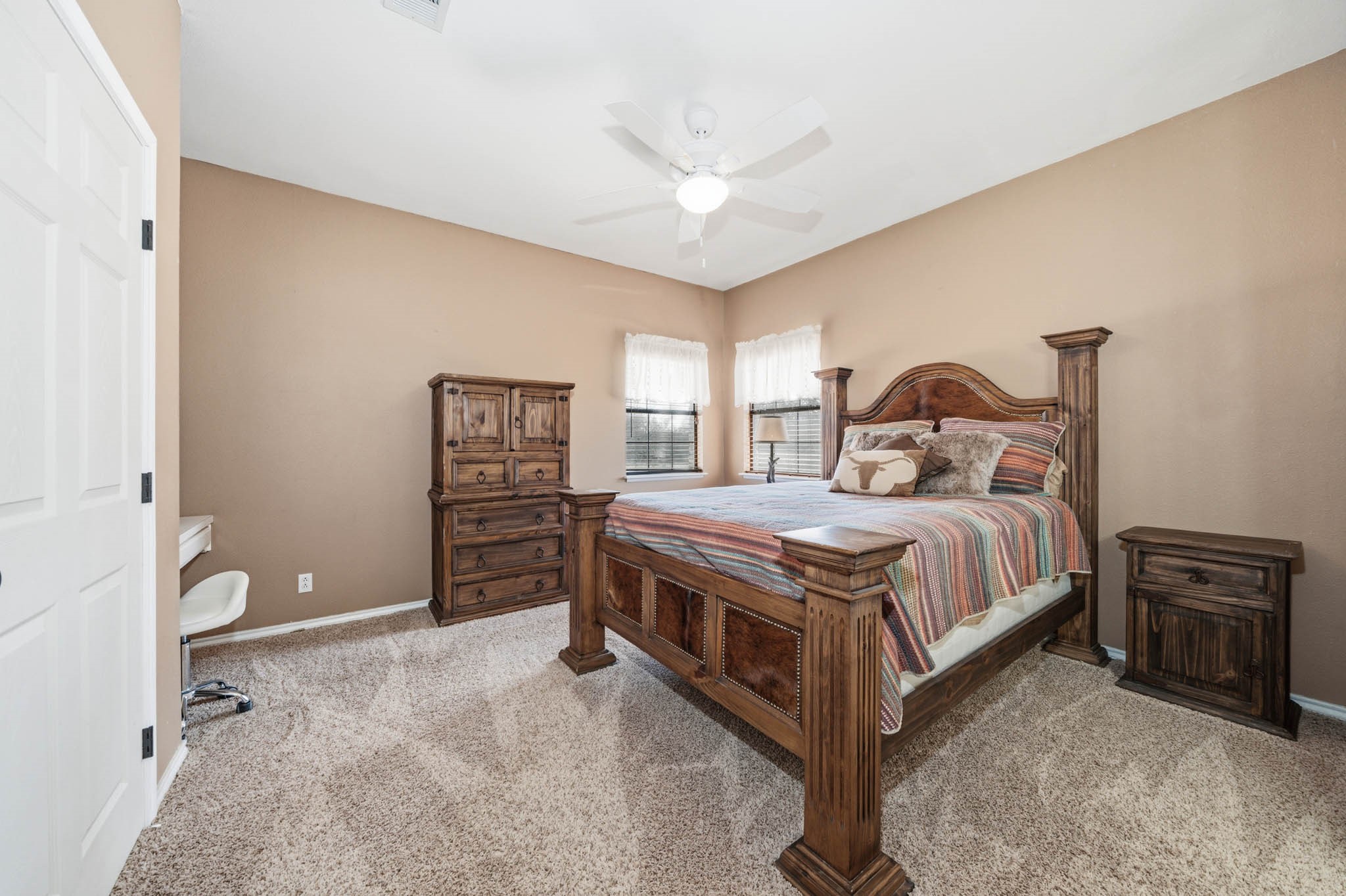 1592 N US Highway 281