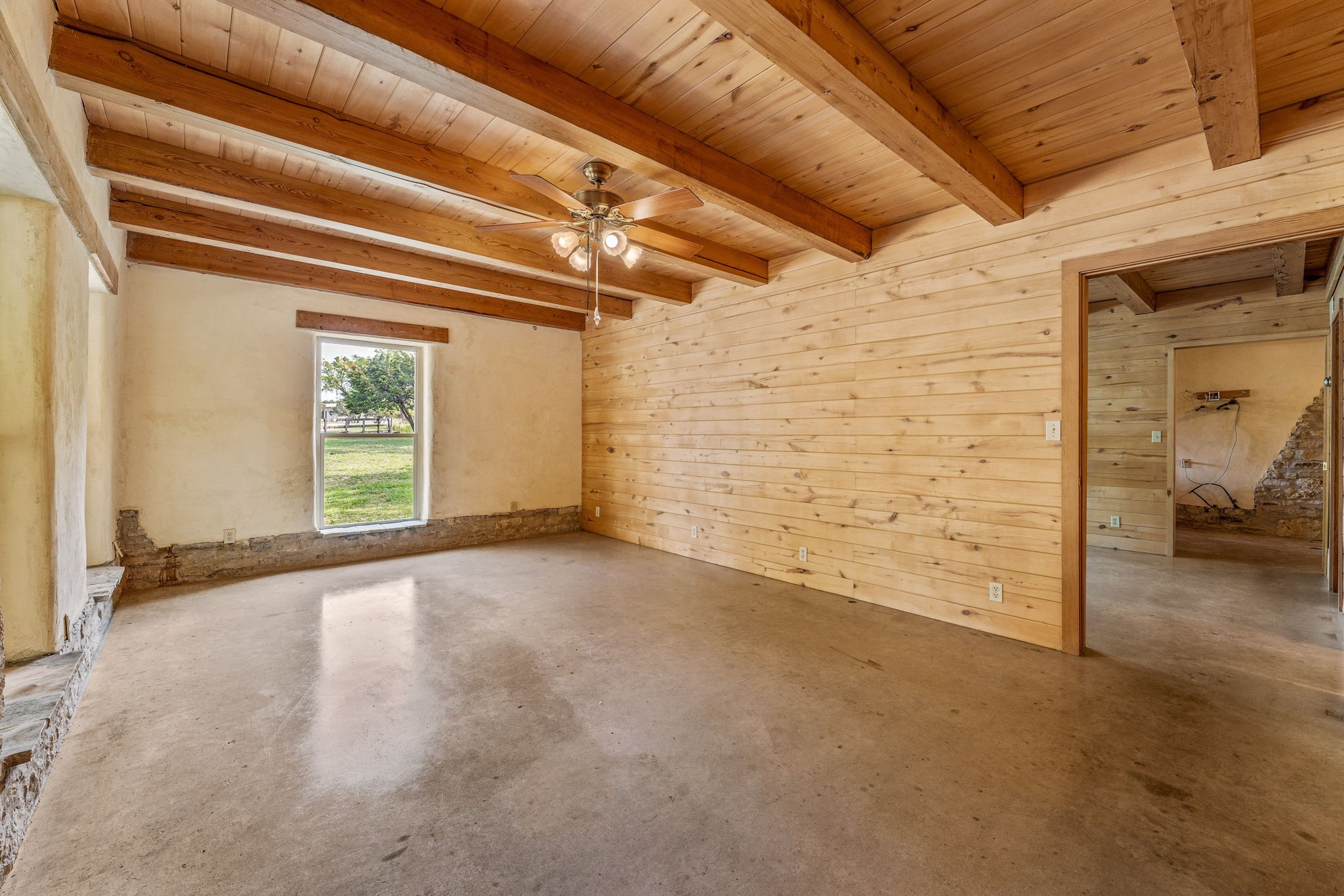 5905 N US Highway 281 (172)