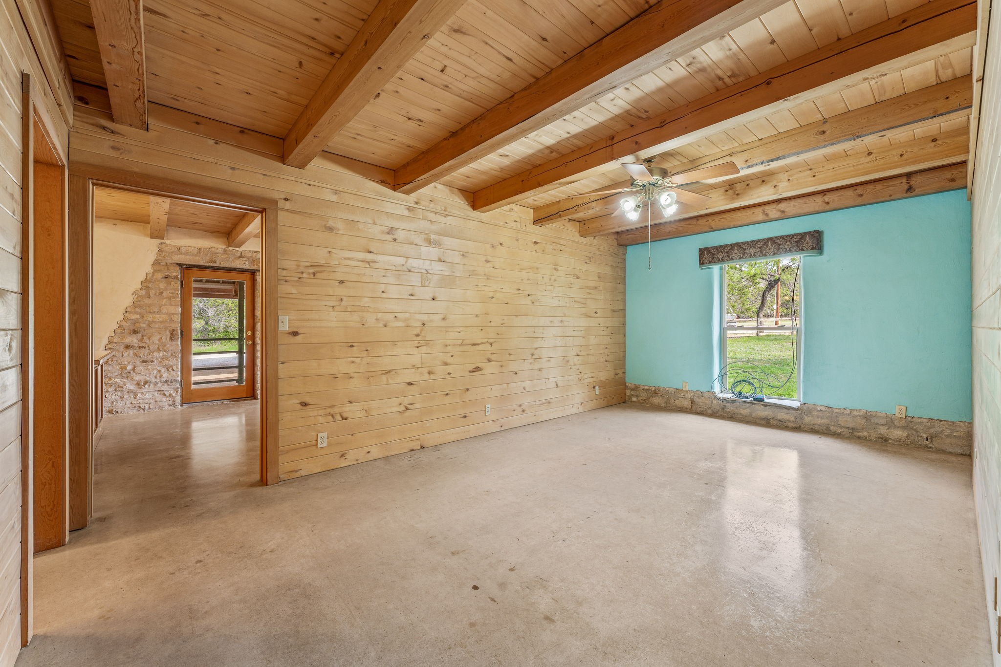 5905 N US Highway 281 (172)