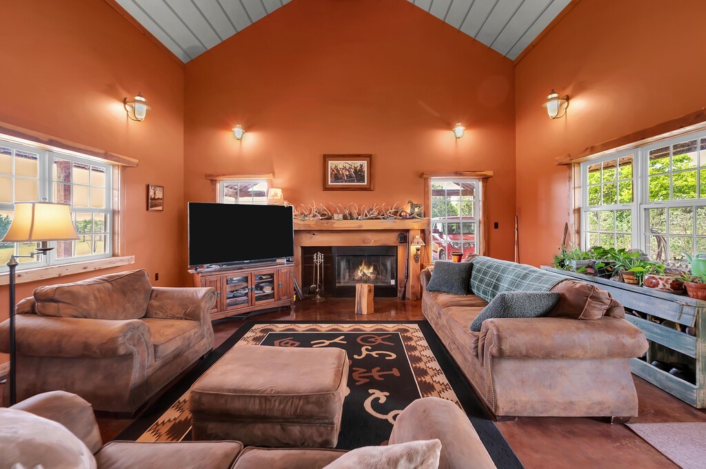 120 Private Road 2123
