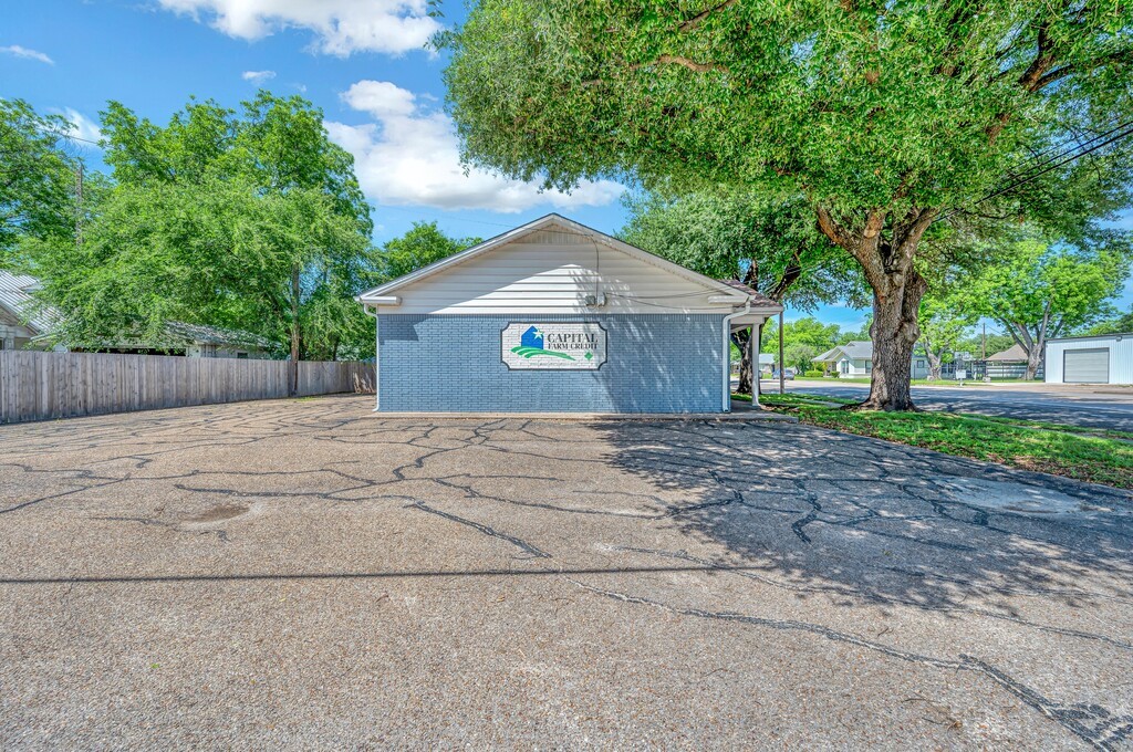 706 W 5th Street