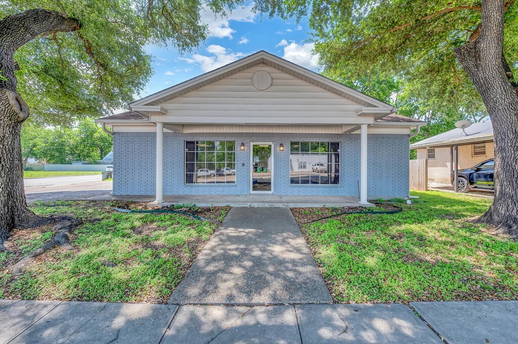 706 W 5th Street