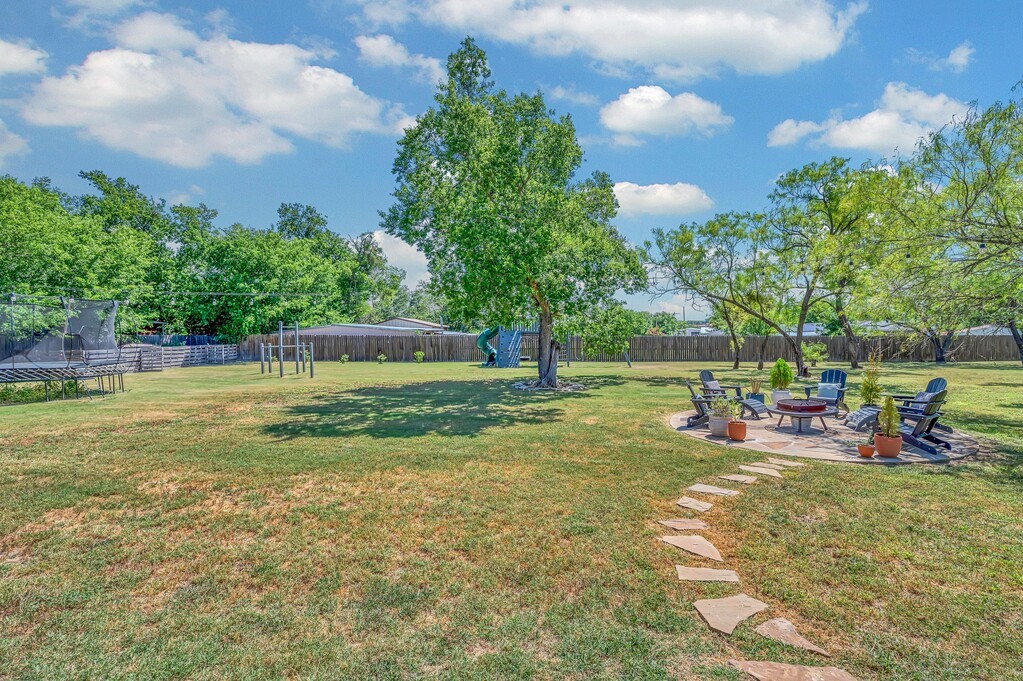 931 N Pecan Street