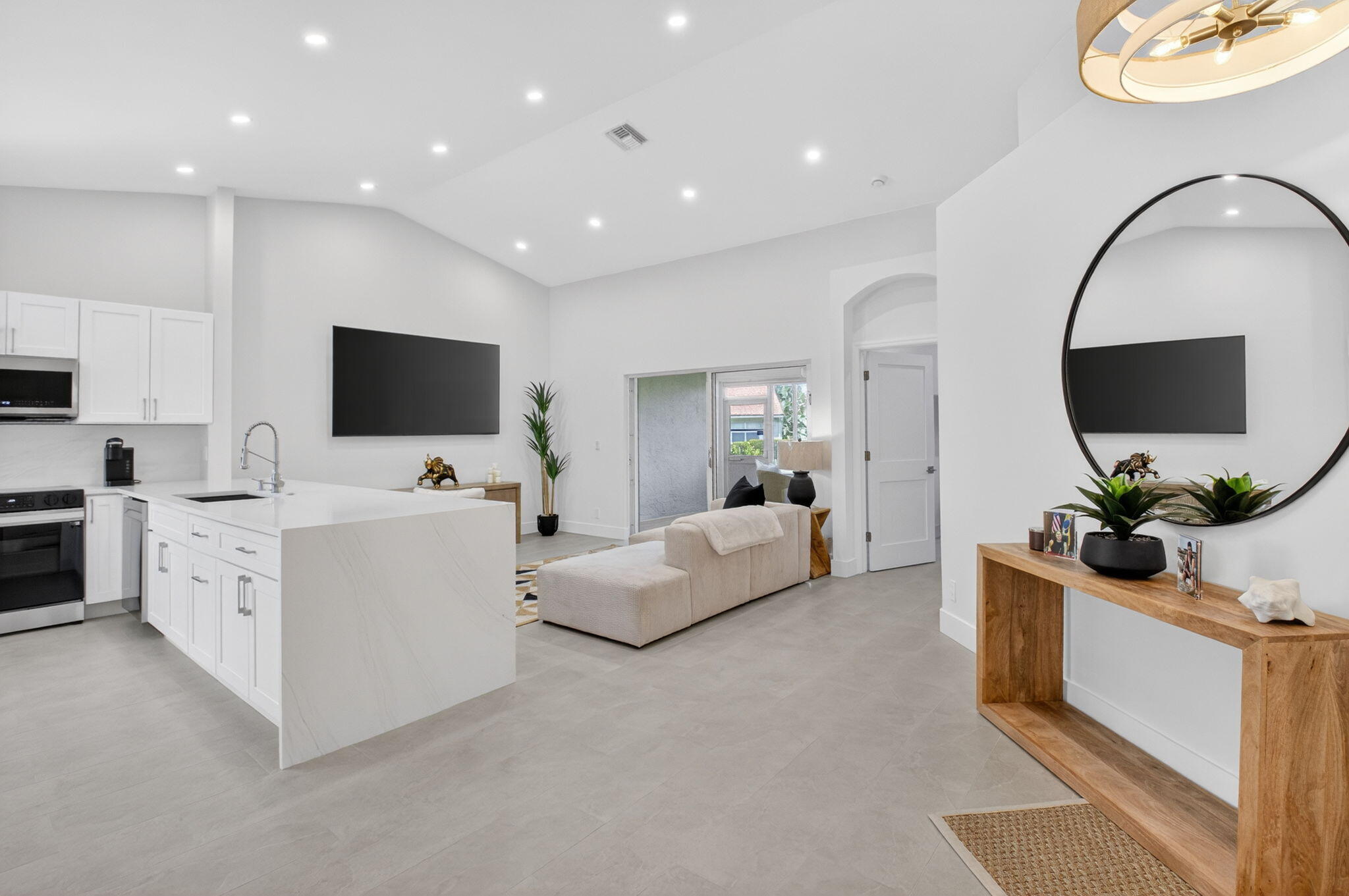 6171 Floral Lakes Drive