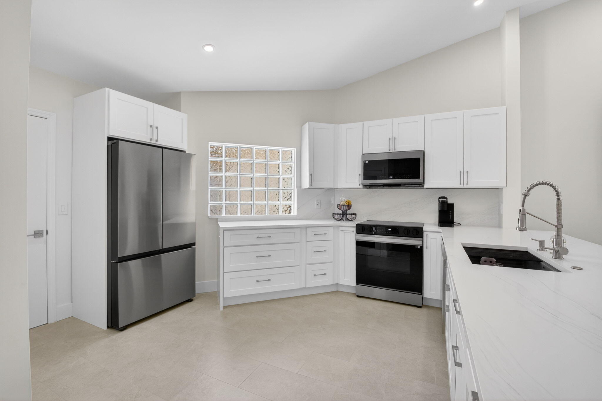 6171 Floral Lakes Drive