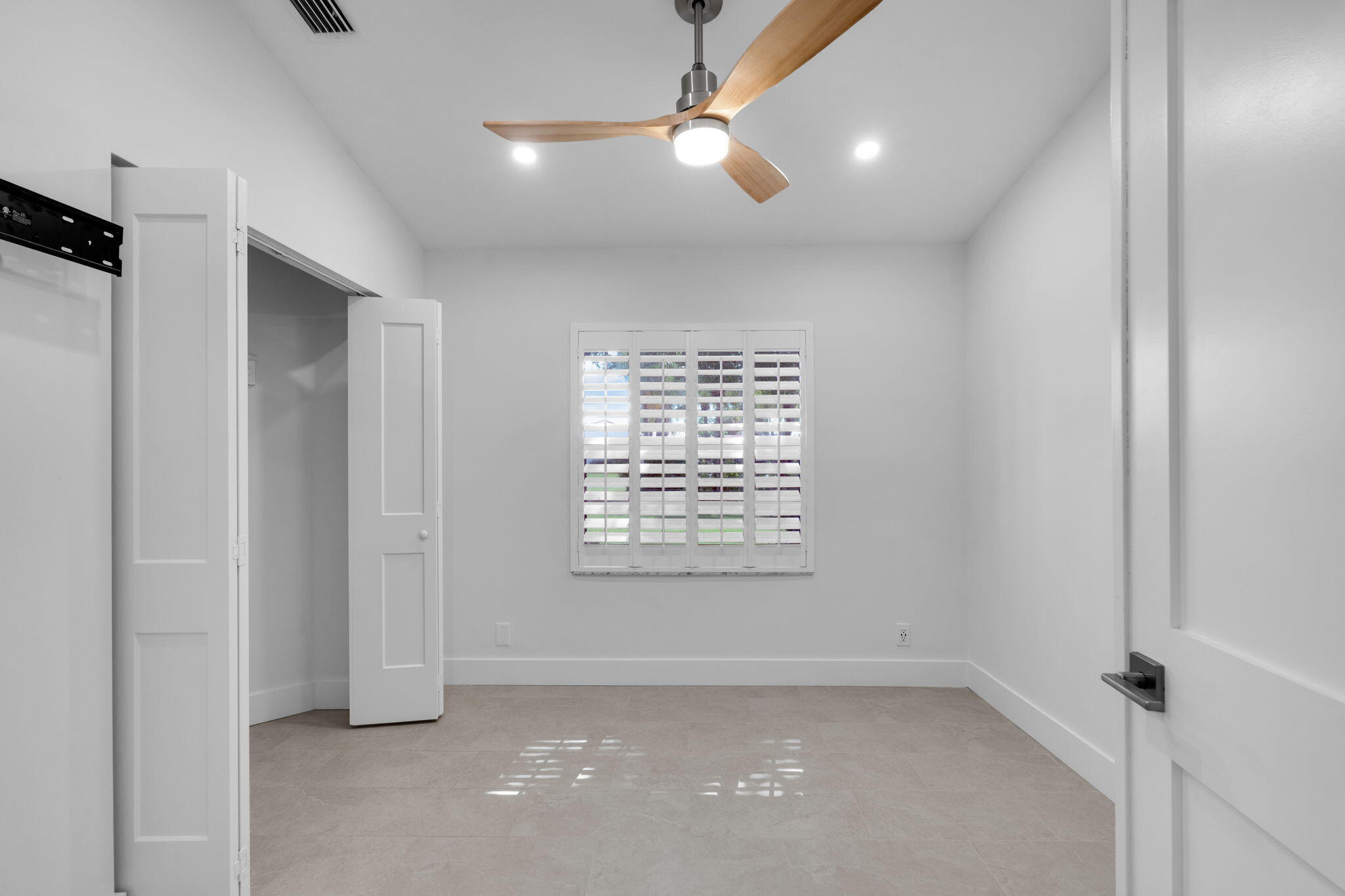 6171 Floral Lakes Drive