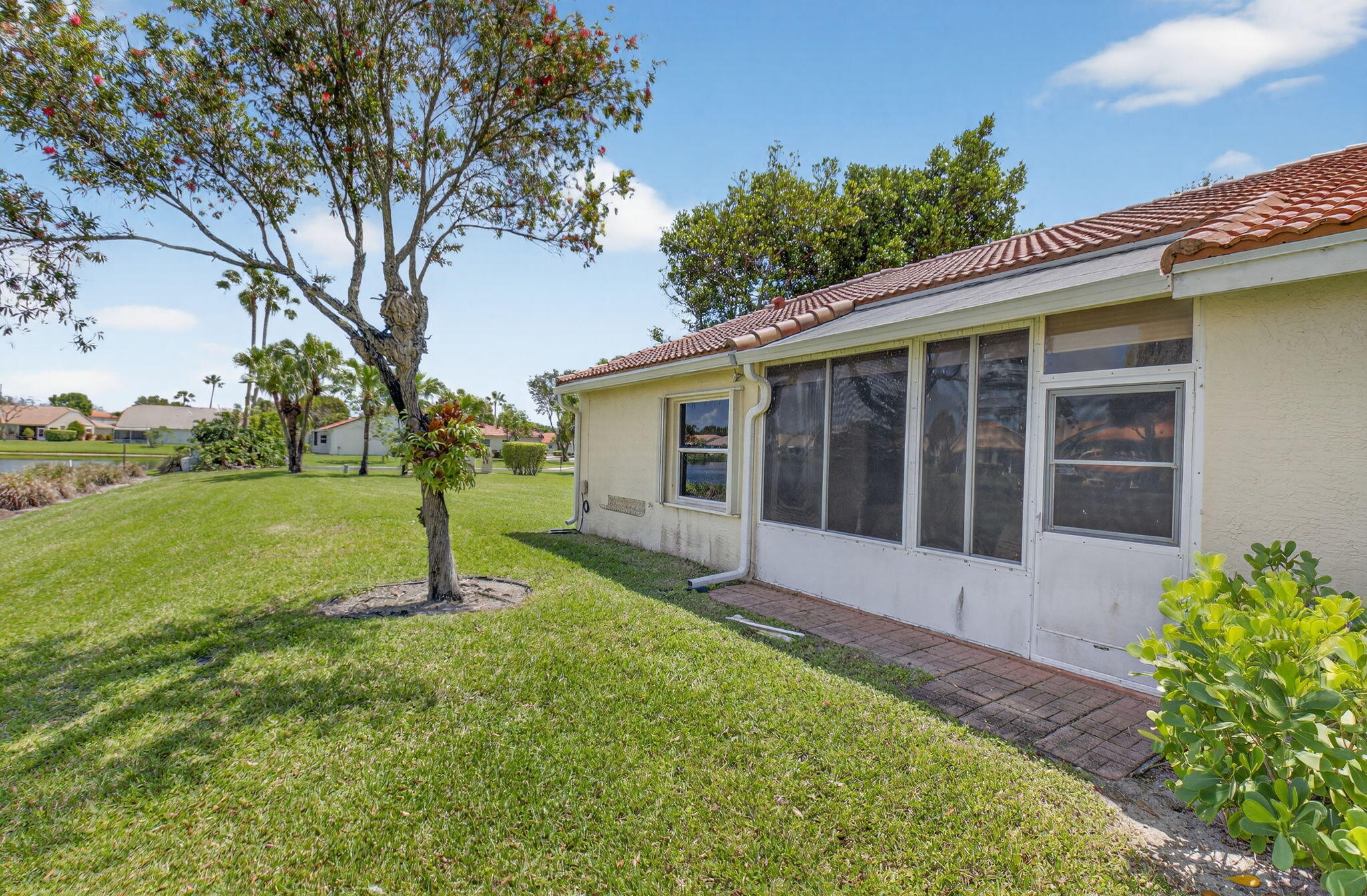 6171 Floral Lakes Drive