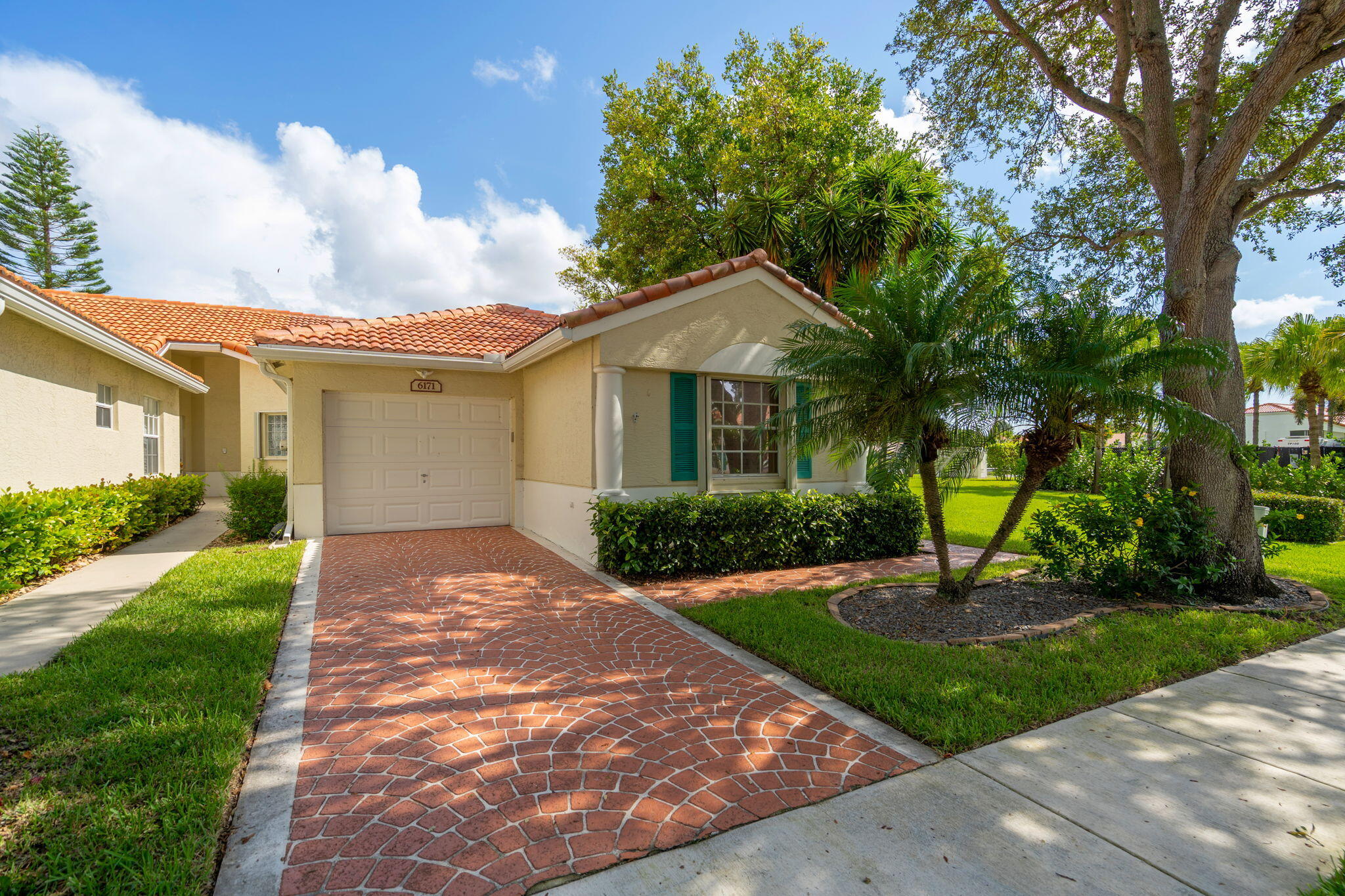 6171 Floral Lakes Drive