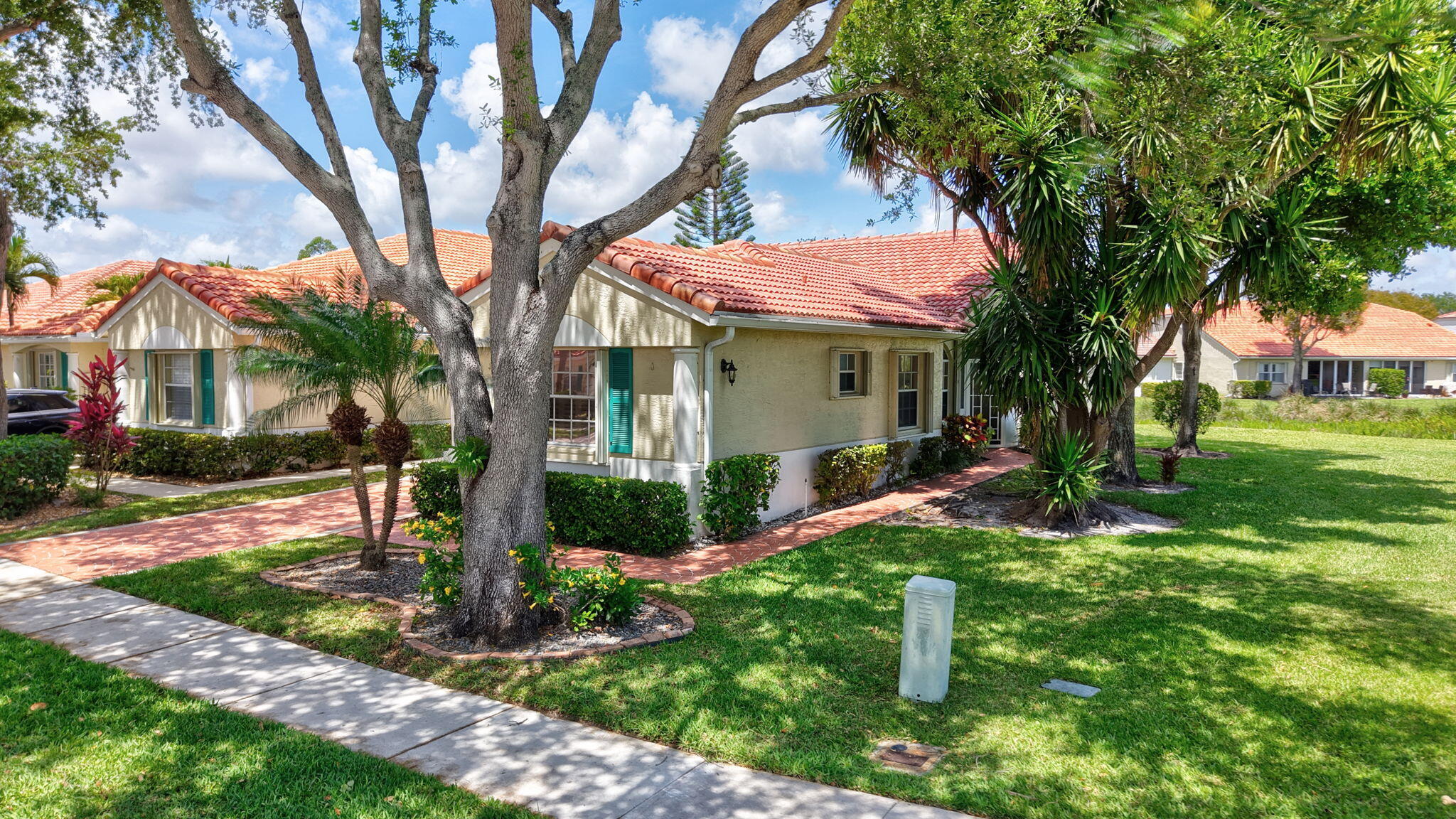 6171 Floral Lakes Drive