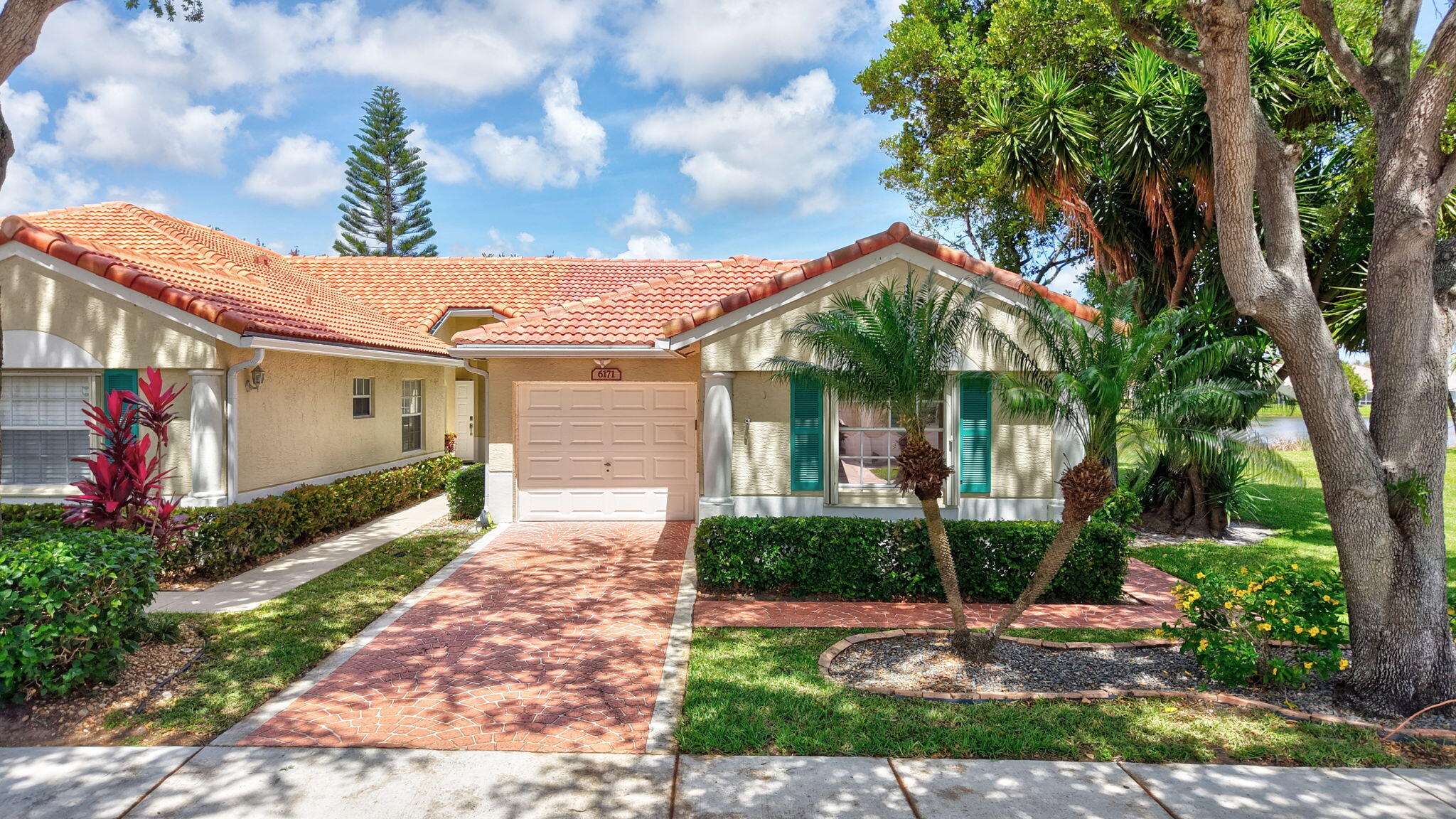 6171 Floral Lakes Drive