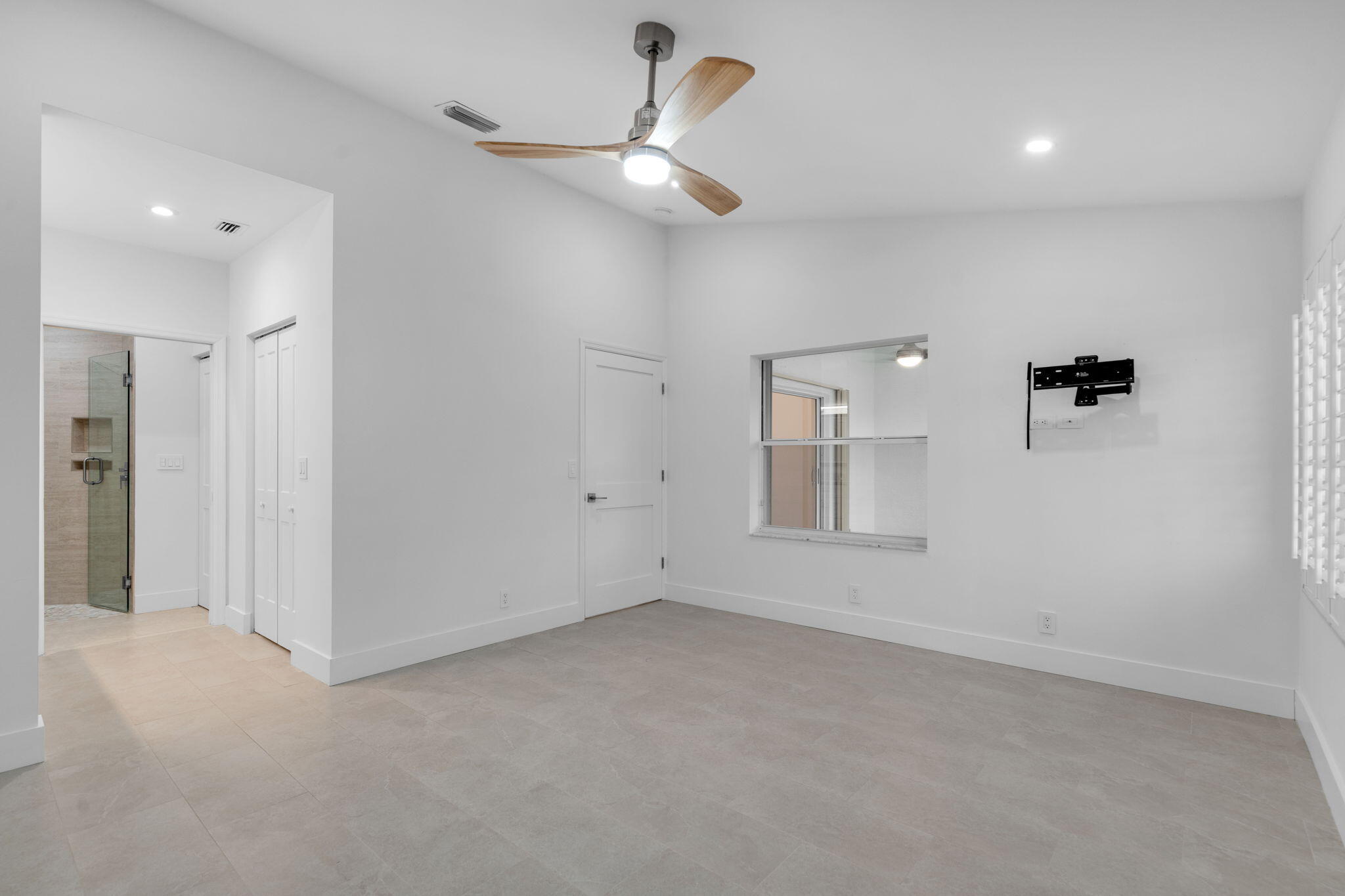 6171 Floral Lakes Drive