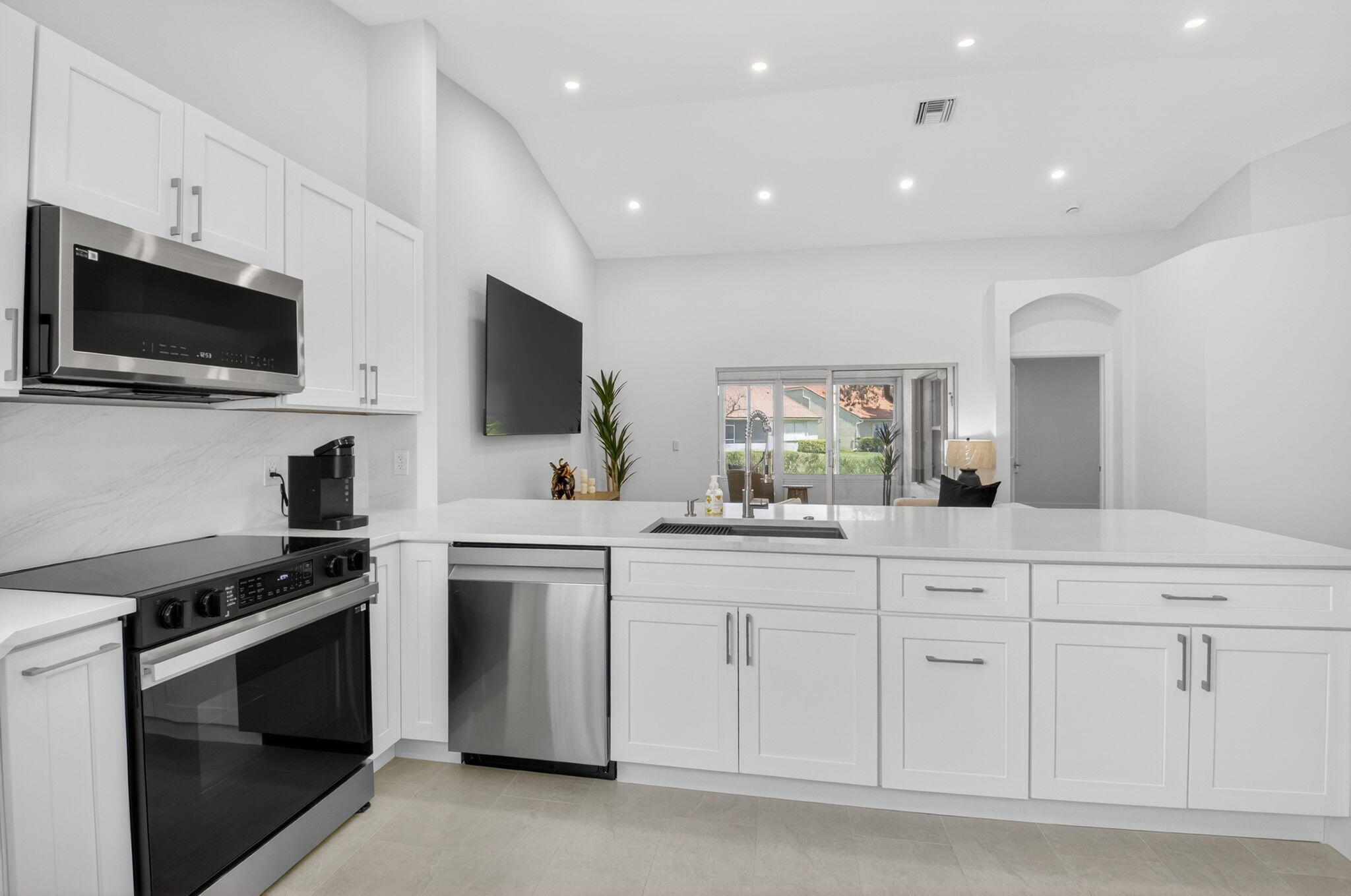 6171 Floral Lakes Drive