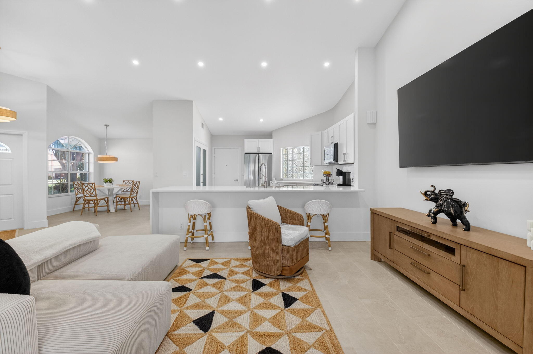 6171 Floral Lakes Drive