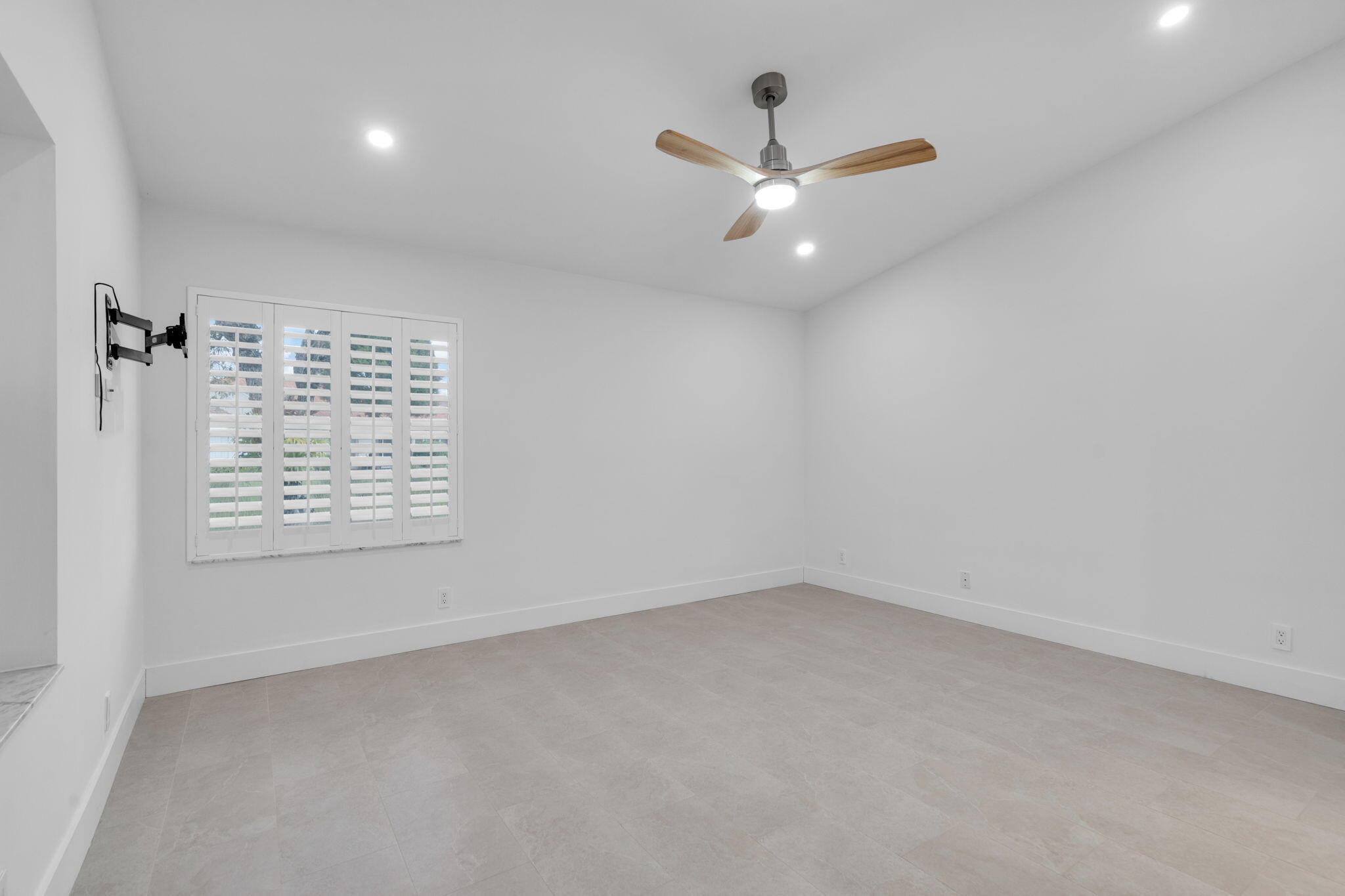 6171 Floral Lakes Drive