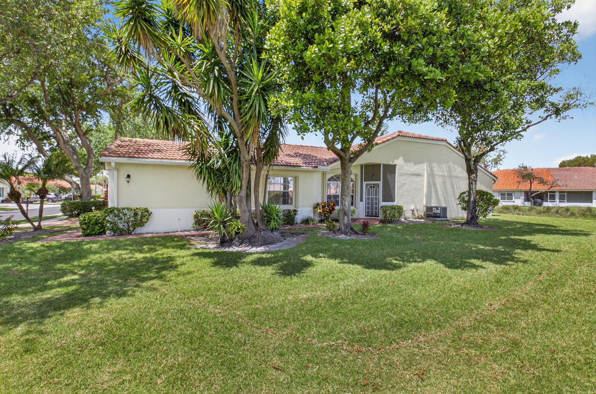 6171 Floral Lakes Drive