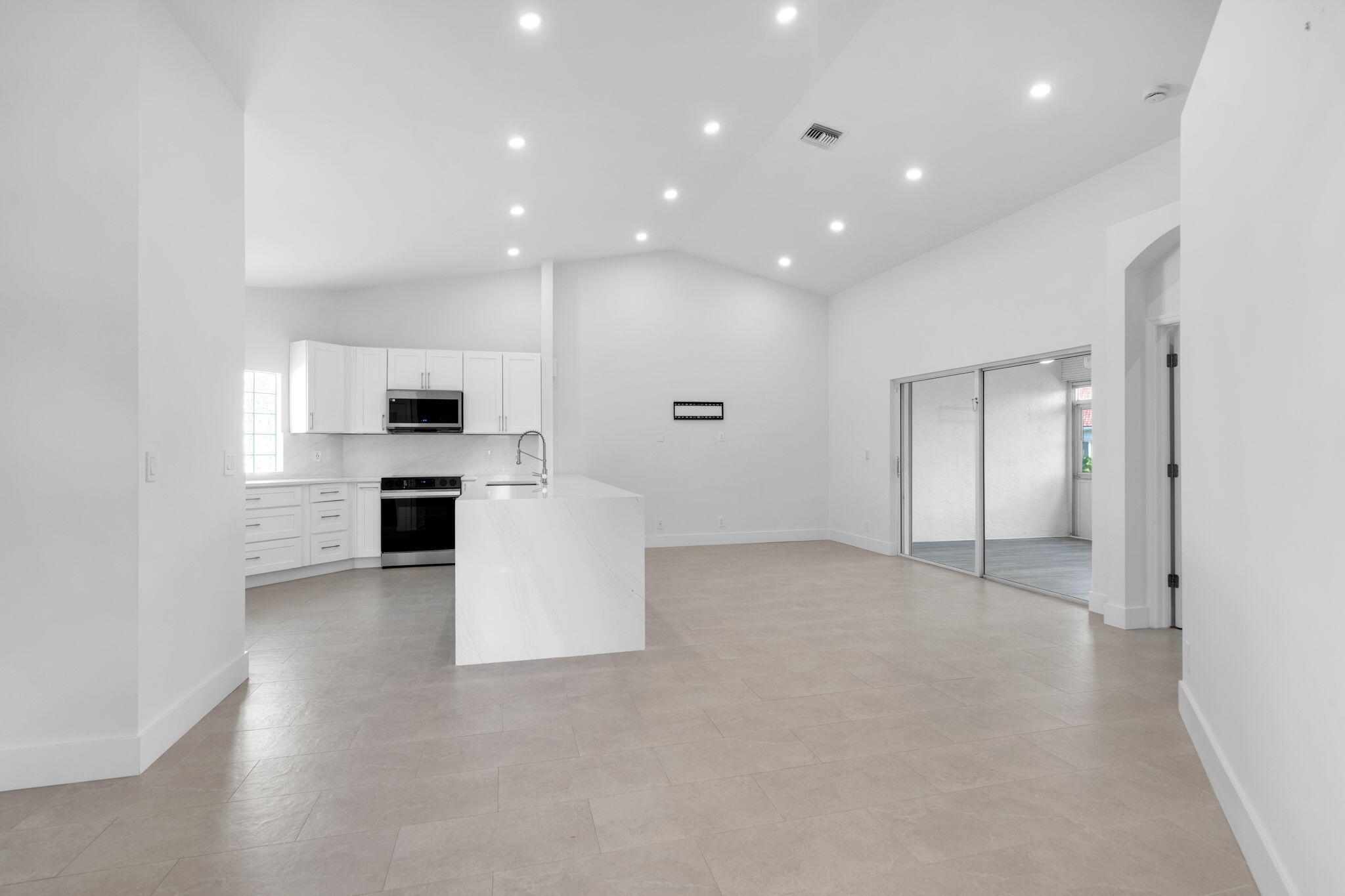 6171 Floral Lakes Drive