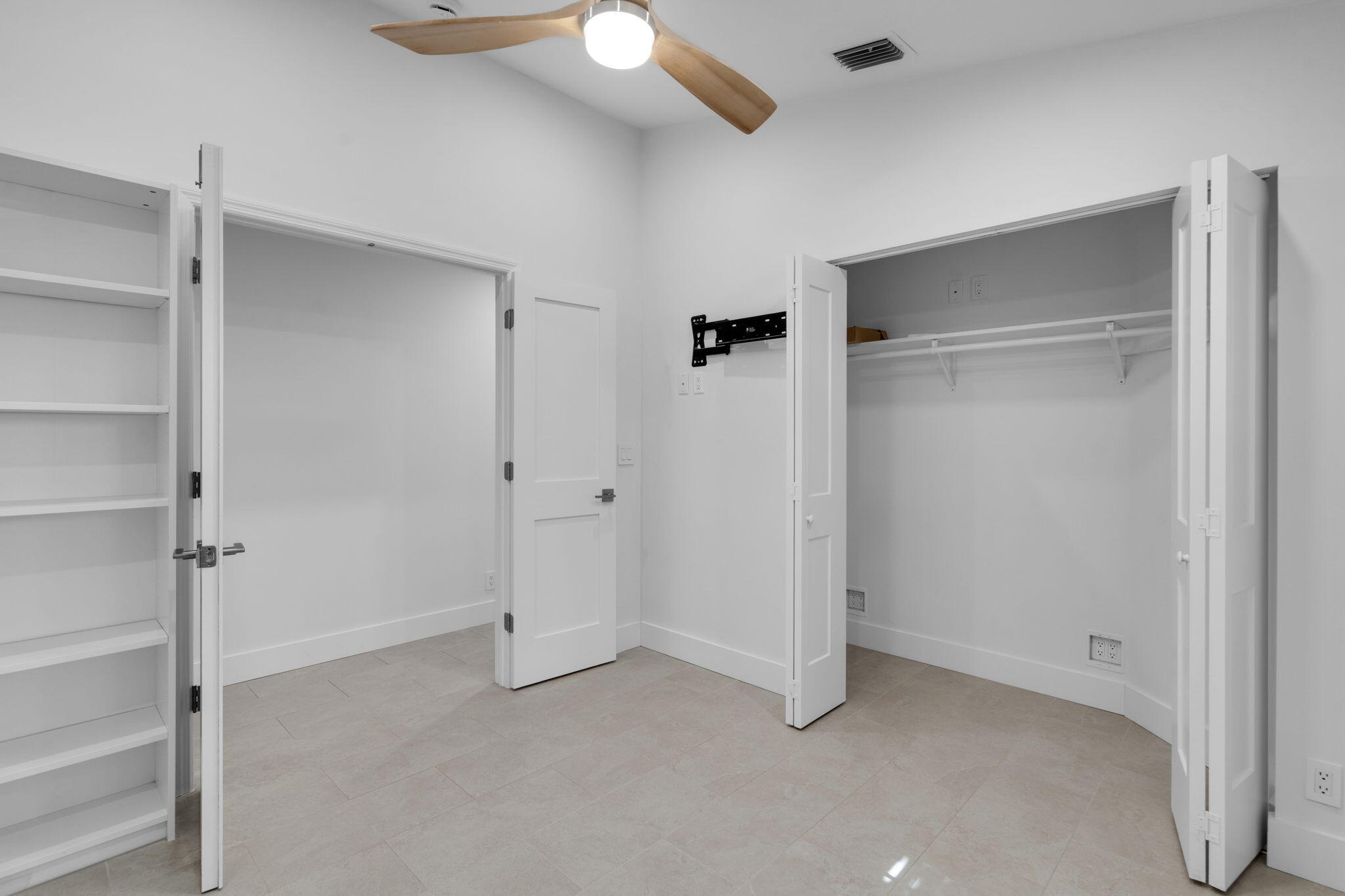 6171 Floral Lakes Drive
