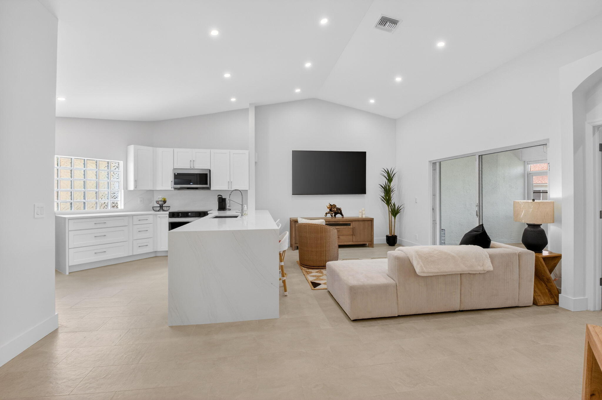 6171 Floral Lakes Drive