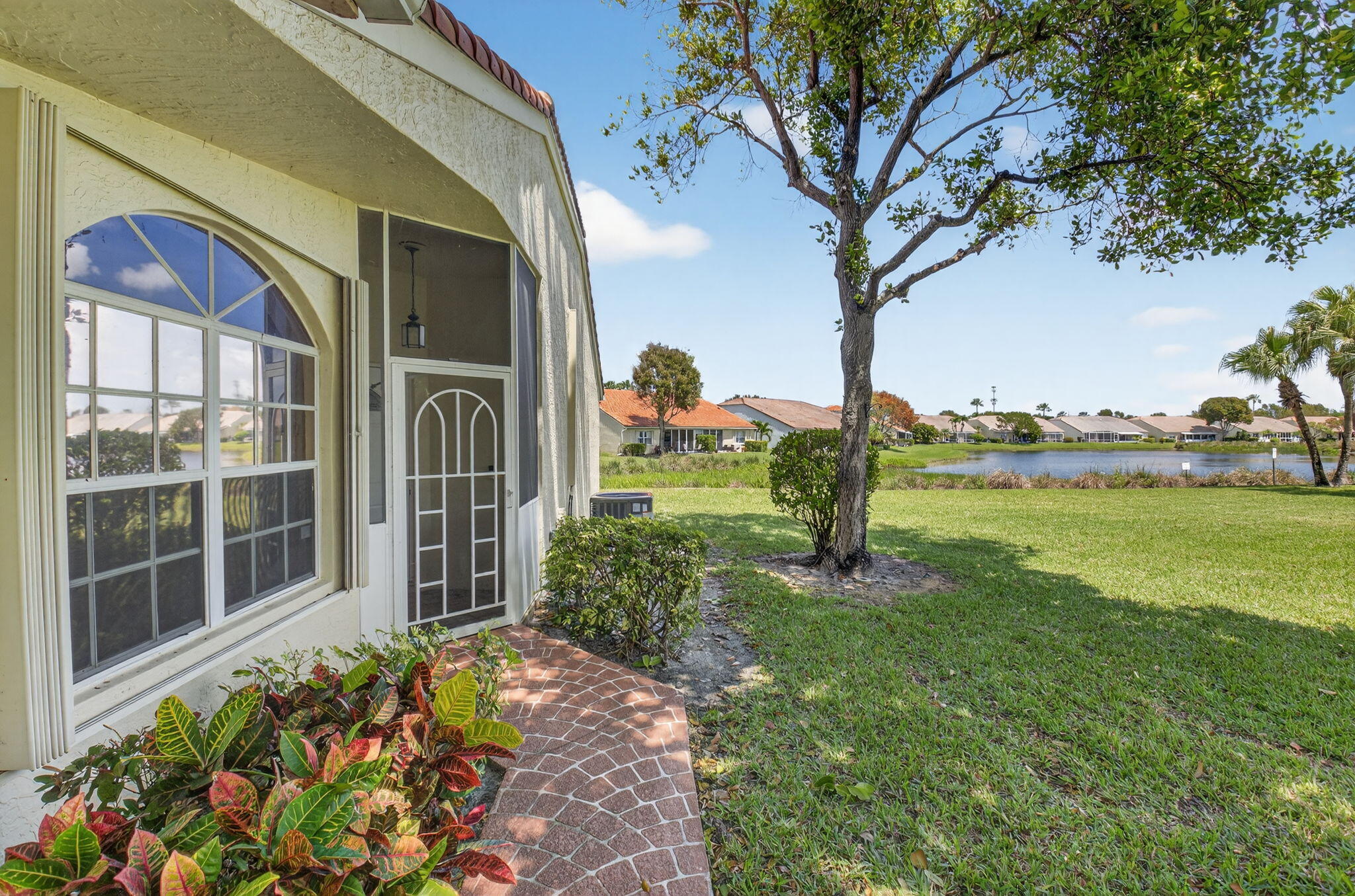 6171 Floral Lakes Drive