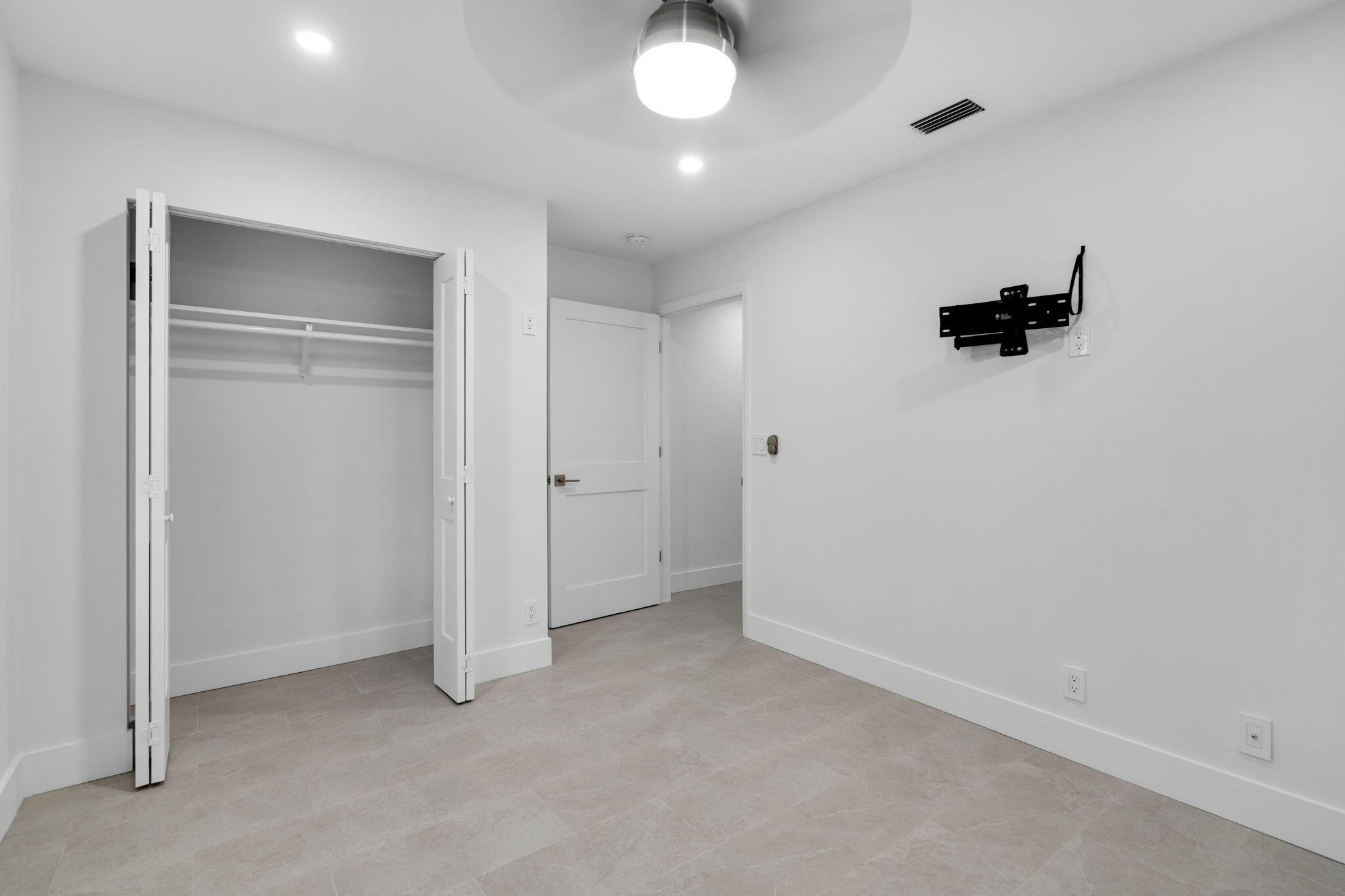 6171 Floral Lakes Drive