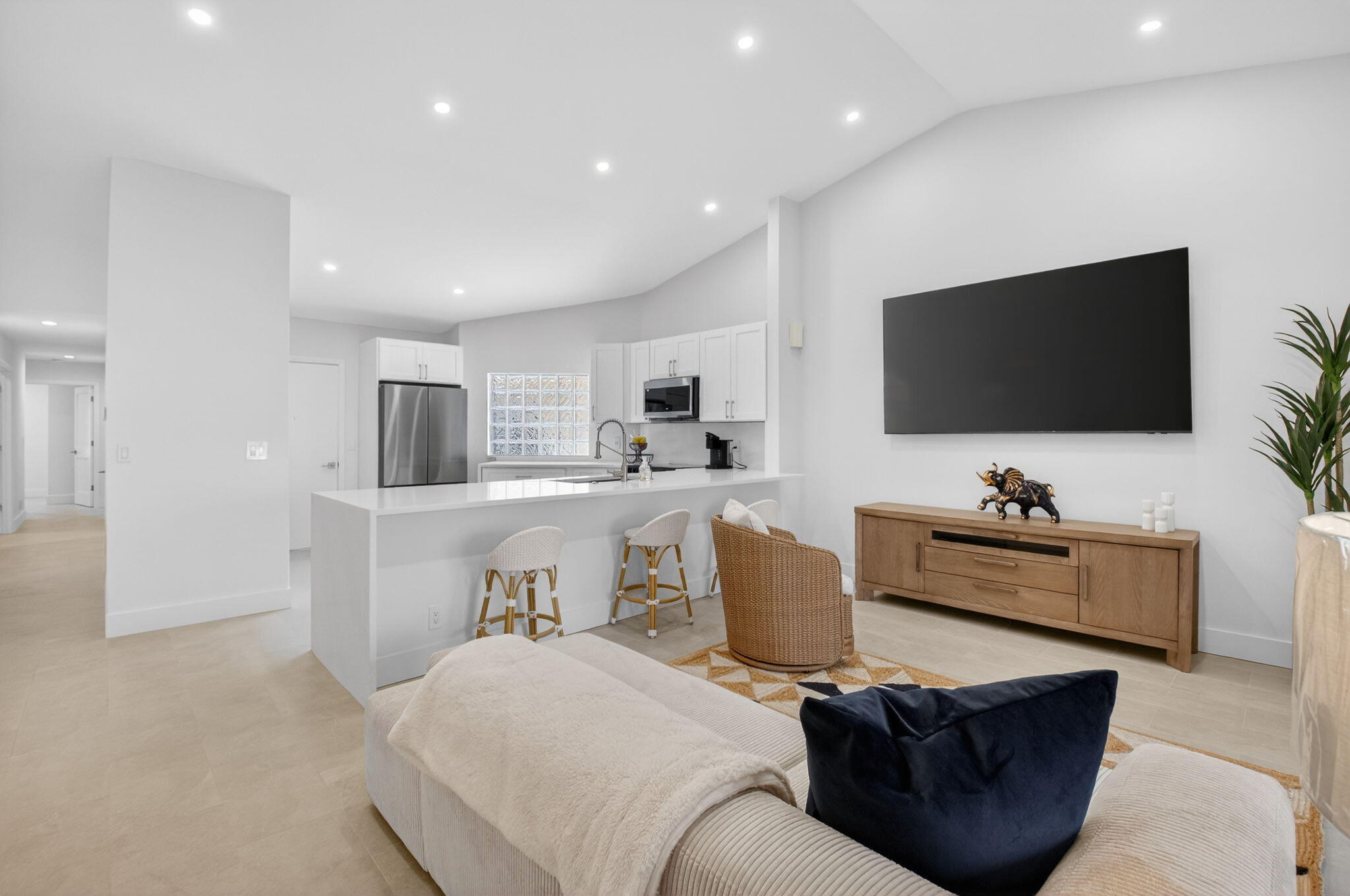 6171 Floral Lakes Drive