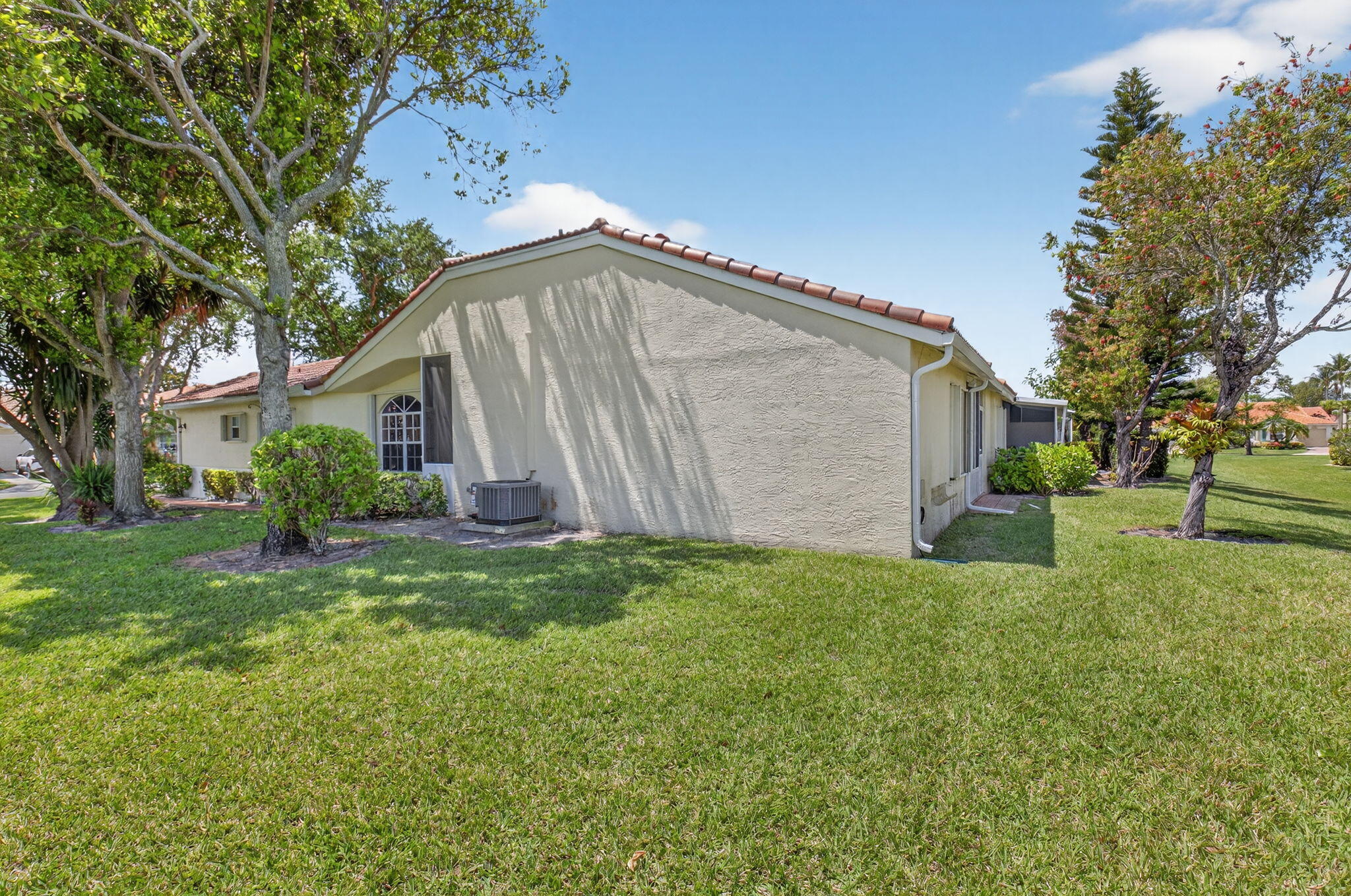 6171 Floral Lakes Drive