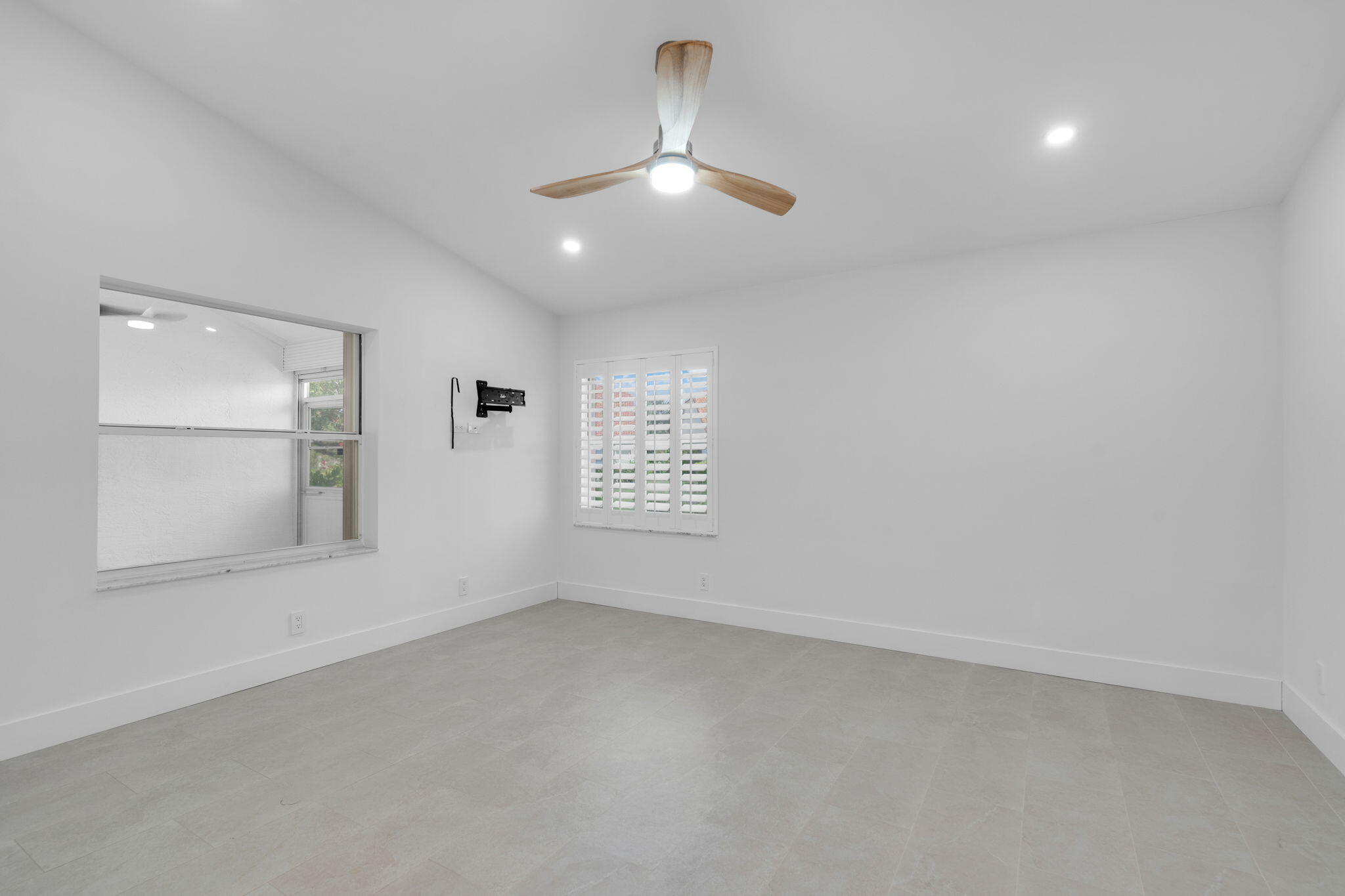 6171 Floral Lakes Drive