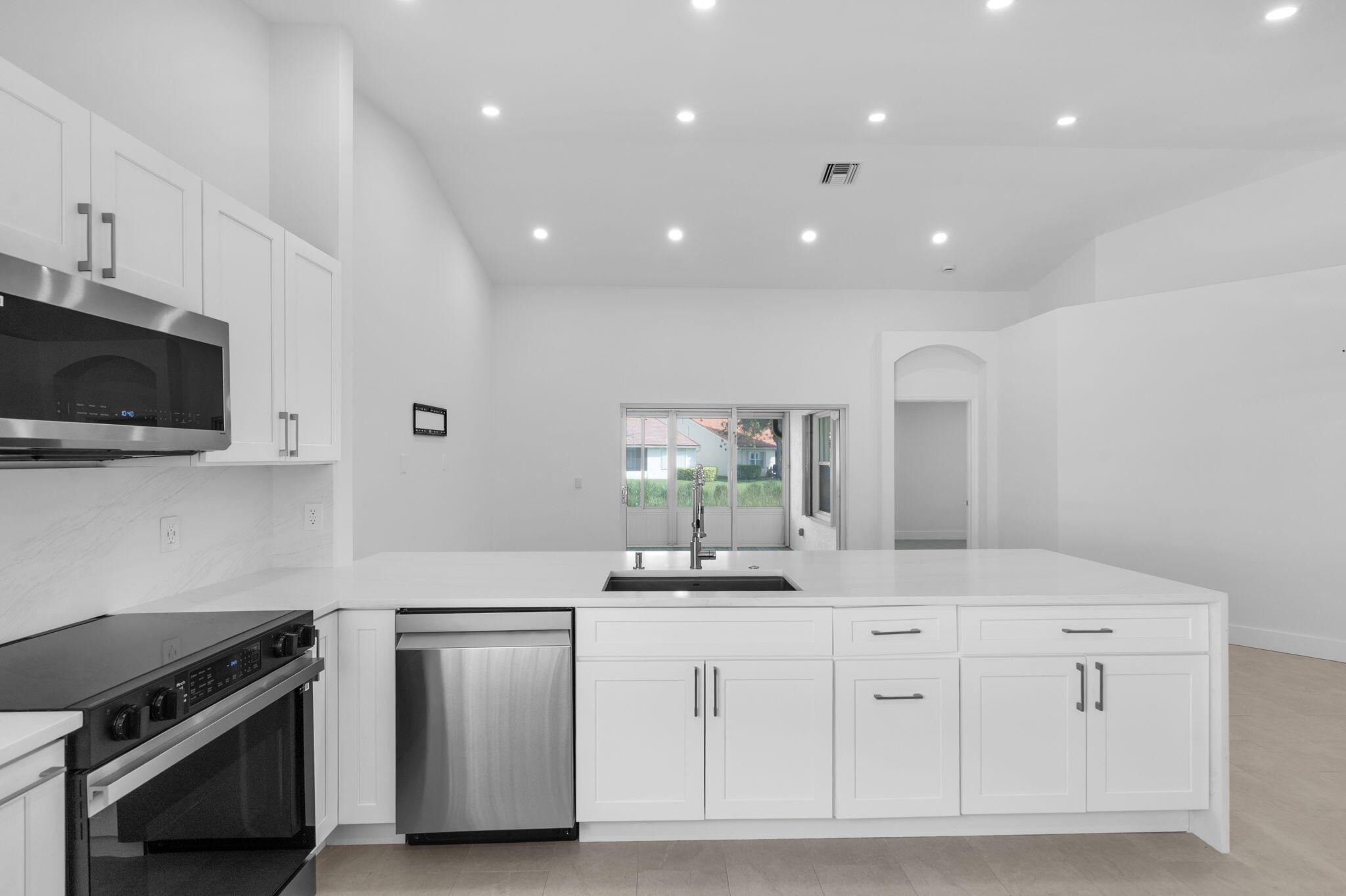 6171 Floral Lakes Drive