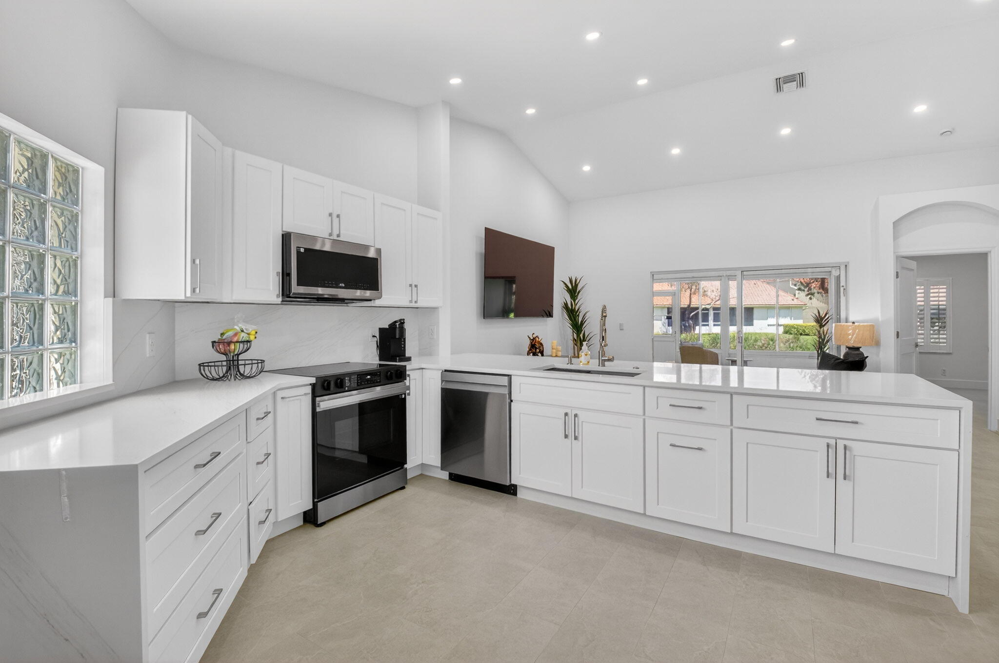 6171 Floral Lakes Drive