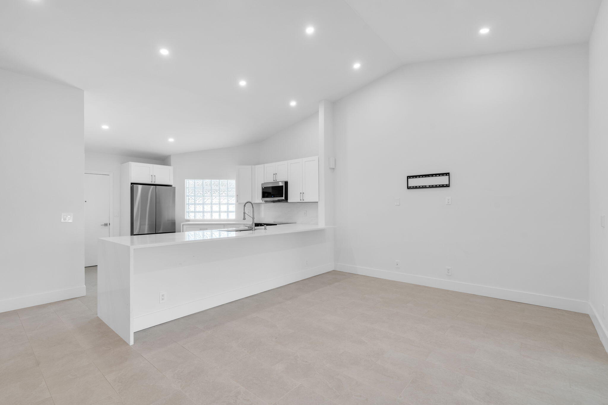 6171 Floral Lakes Drive