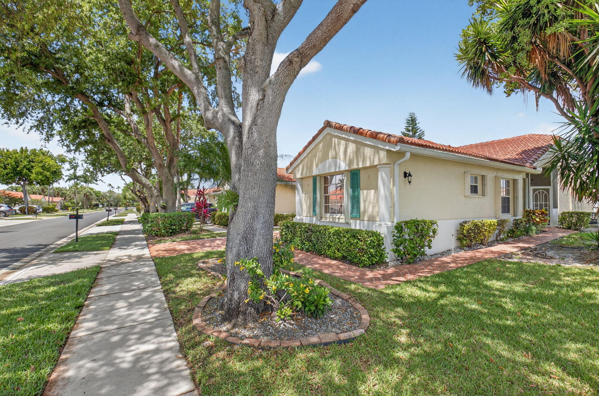 6171 Floral Lakes Drive