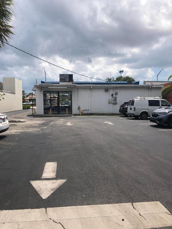 1341 E Commercial Boulevard