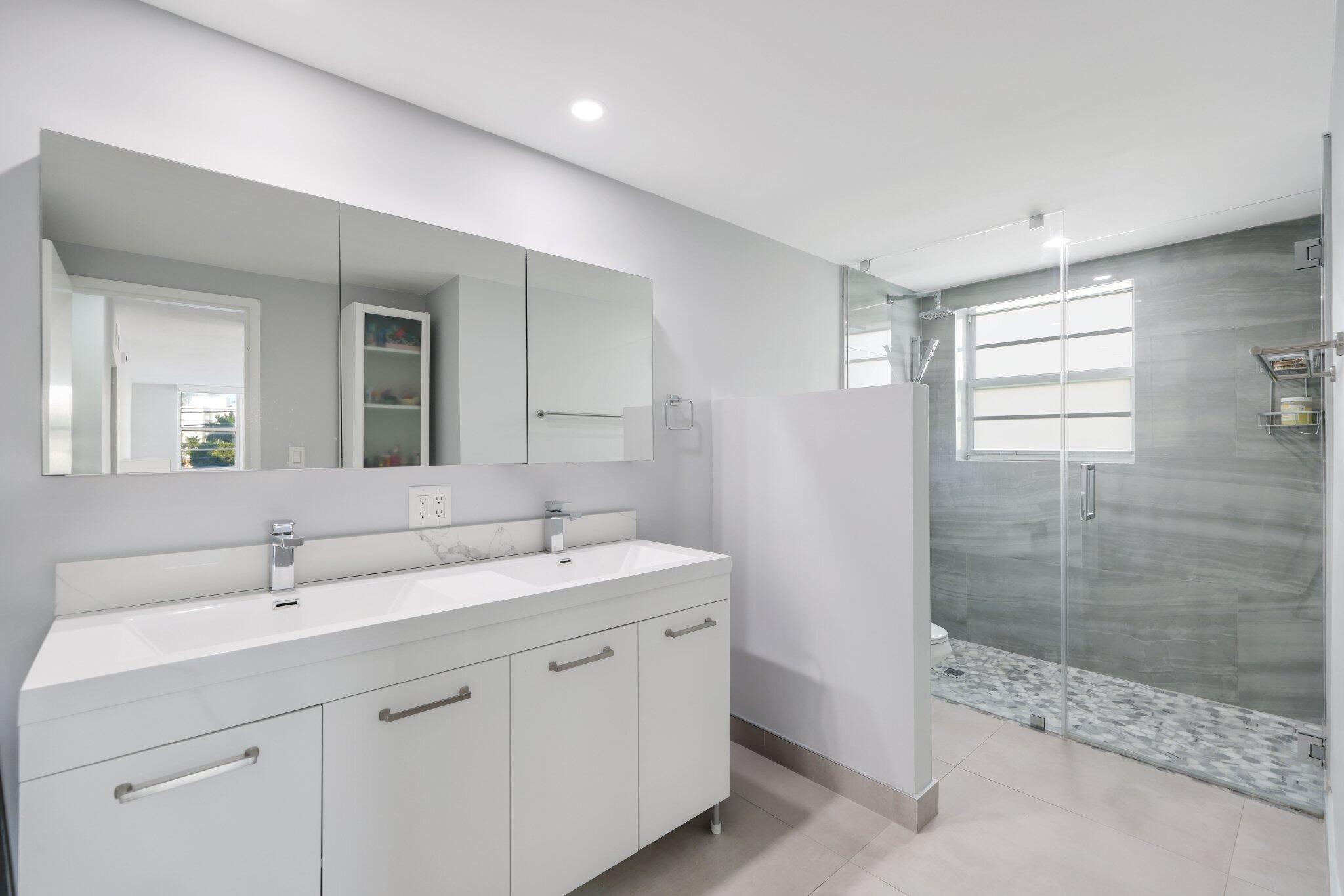 10180 W Bay Harbor Drive 2c