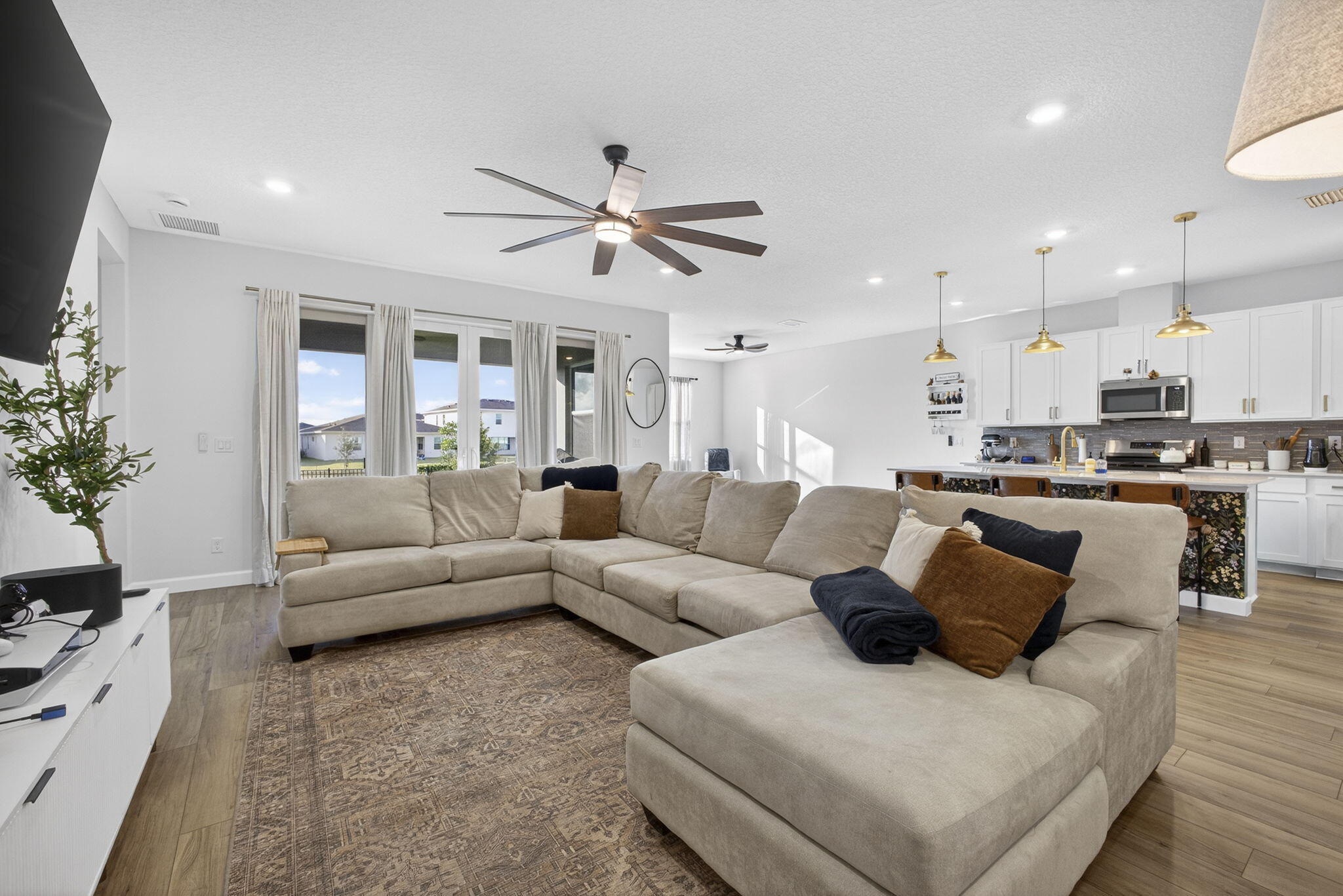 1543 Stockbridge Street