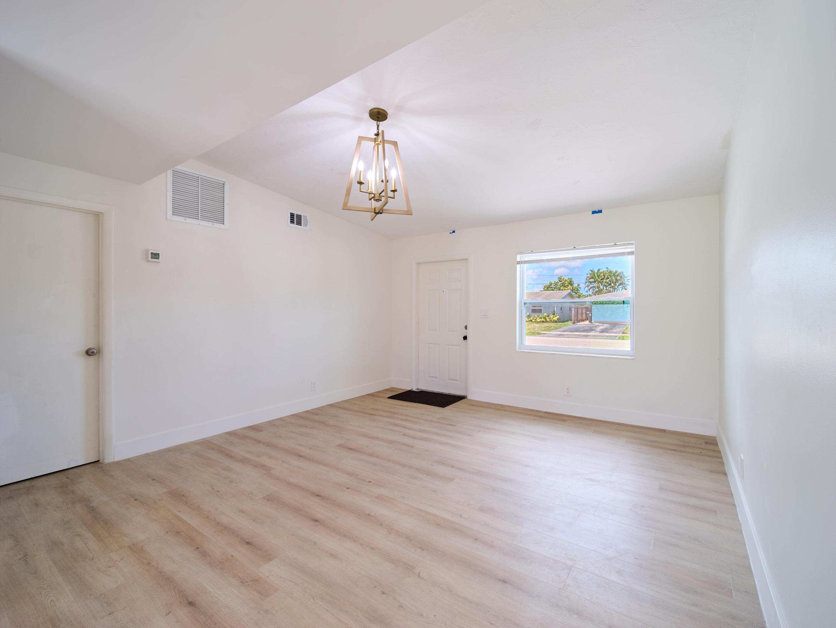 3686 Gull Road, Cabana Colony