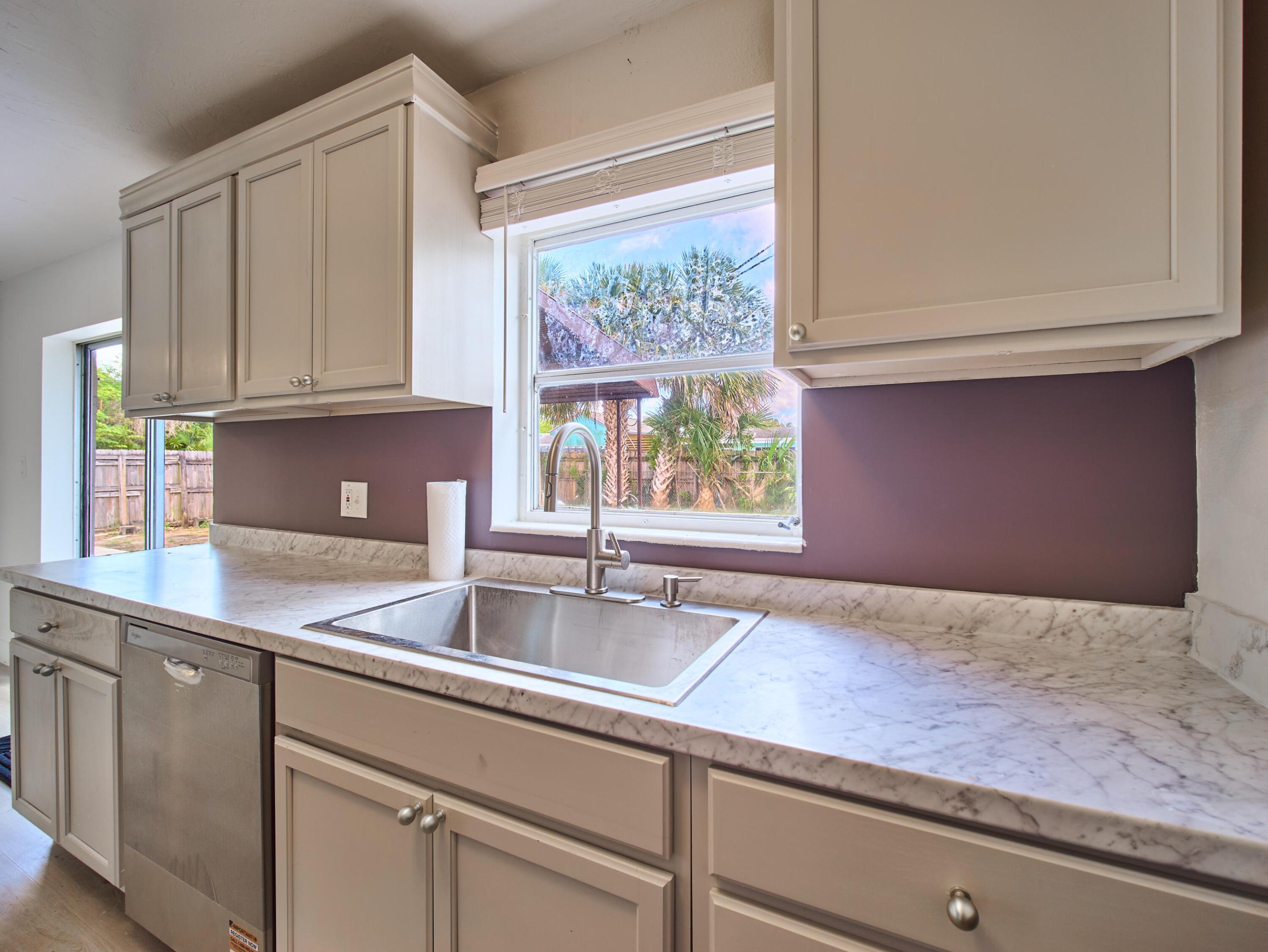 3686 Gull Road, Cabana Colony