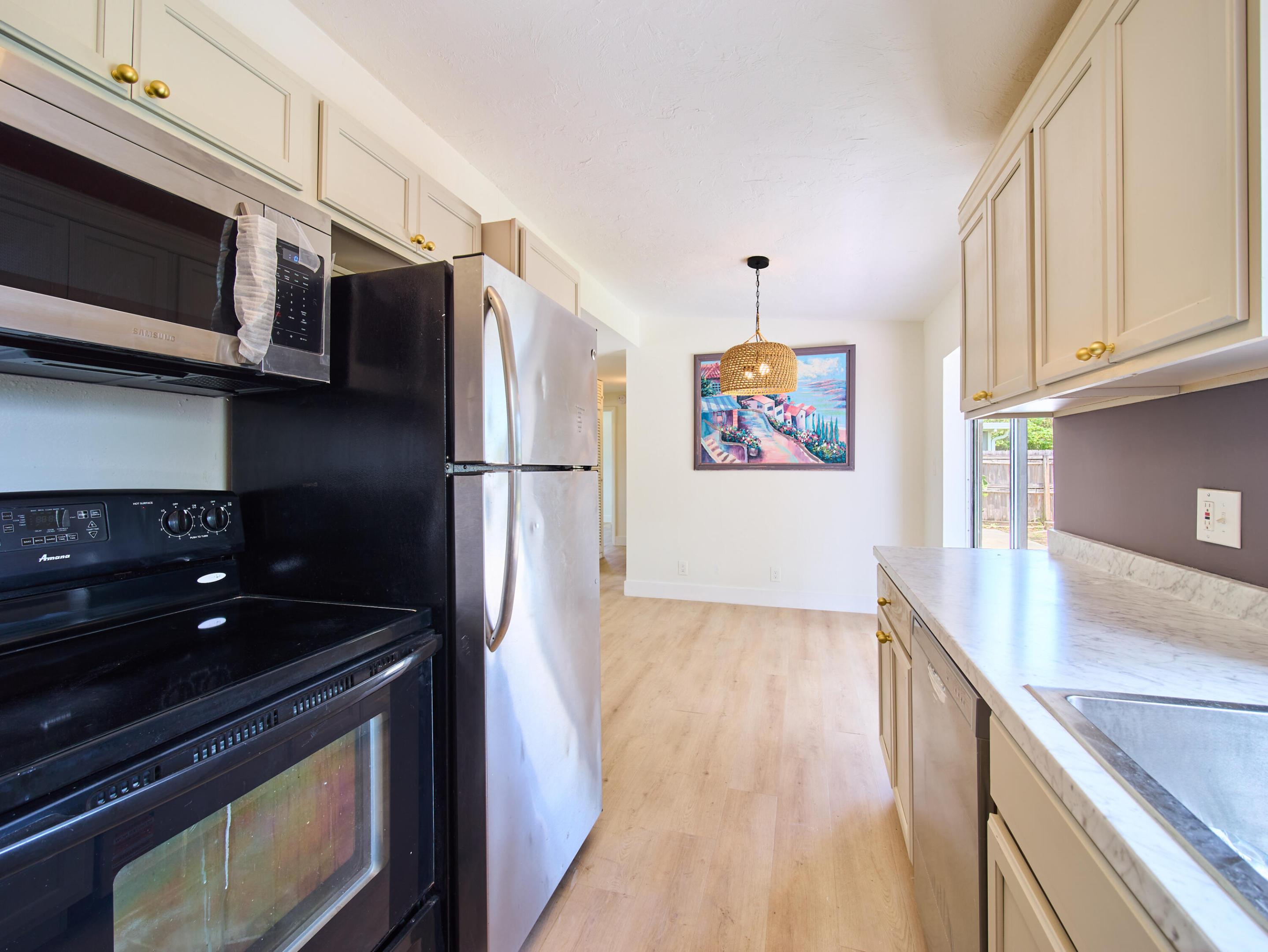 3686 Gull Road, Cabana Colony
