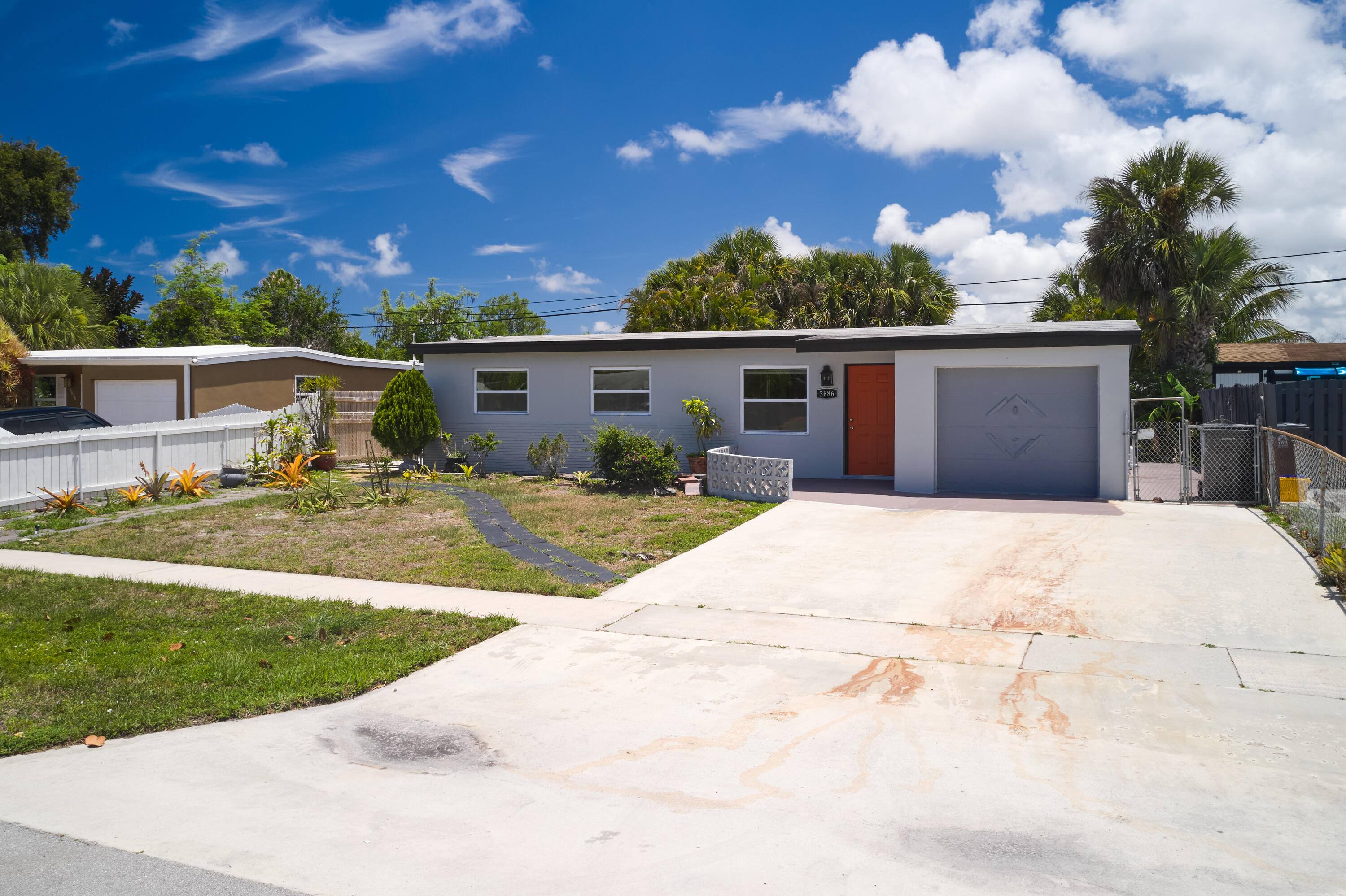 3686 Gull Road, Cabana Colony