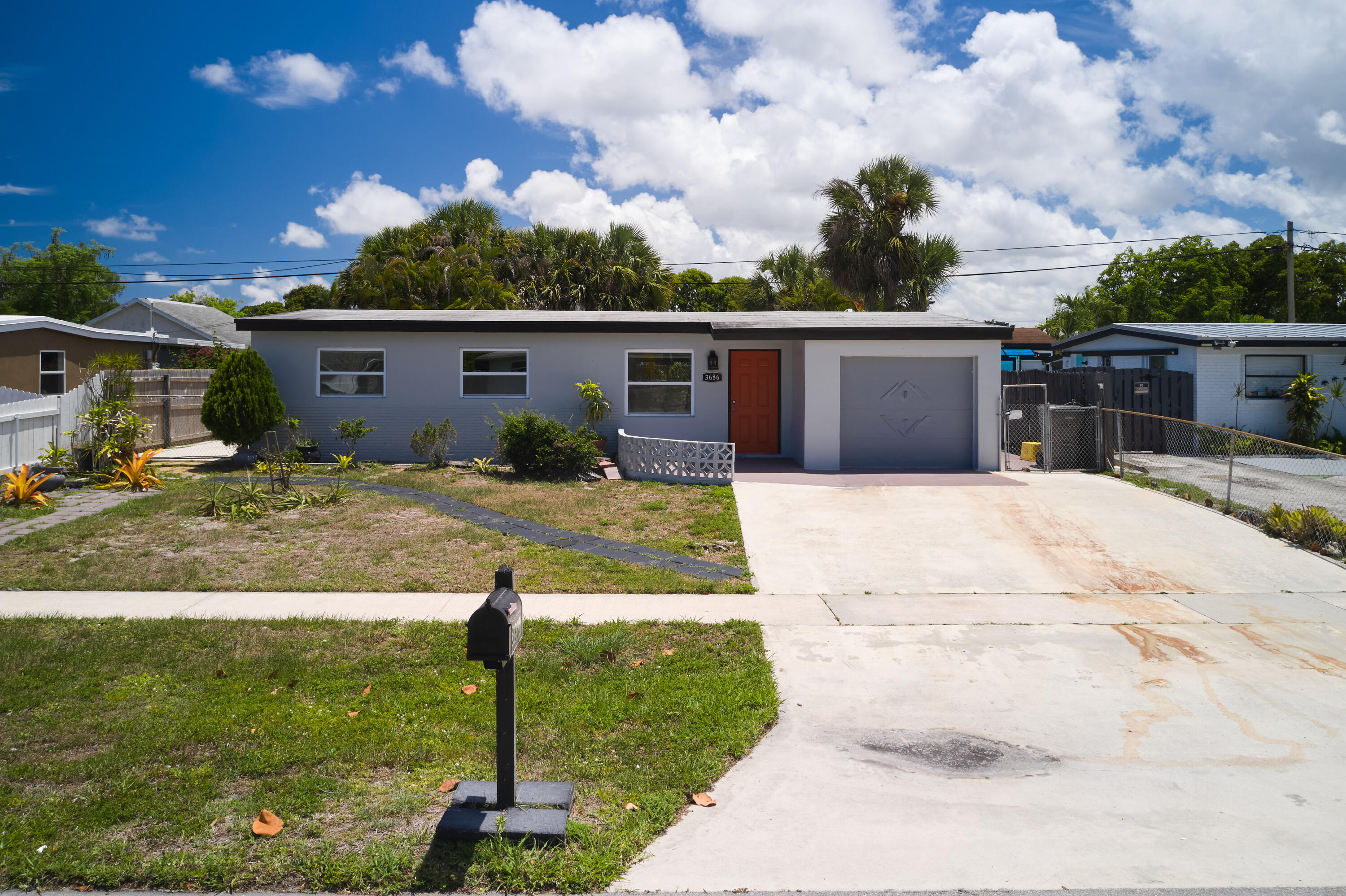 3686 Gull Road, Cabana Colony