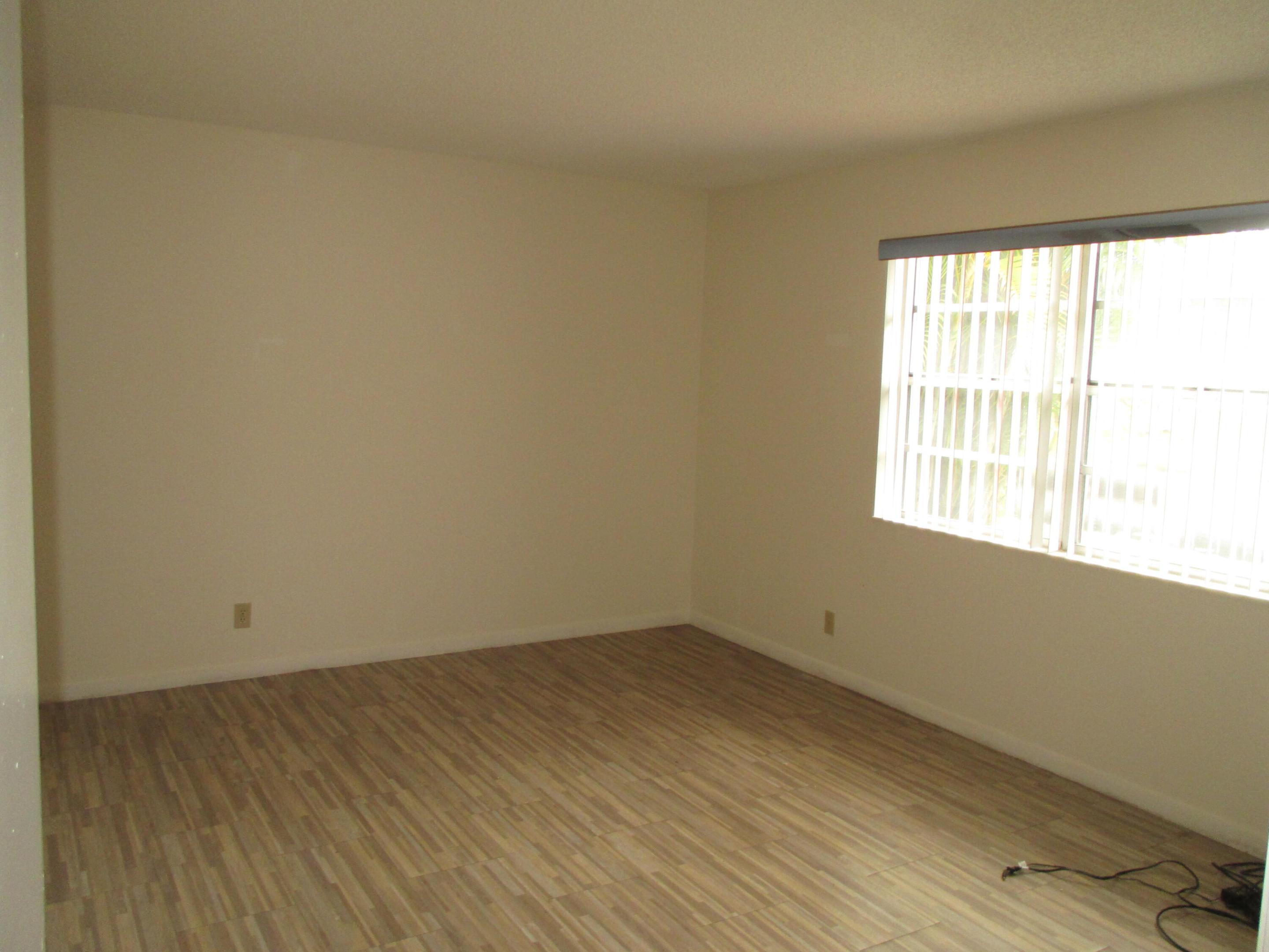 206 Lake Meryl Drive