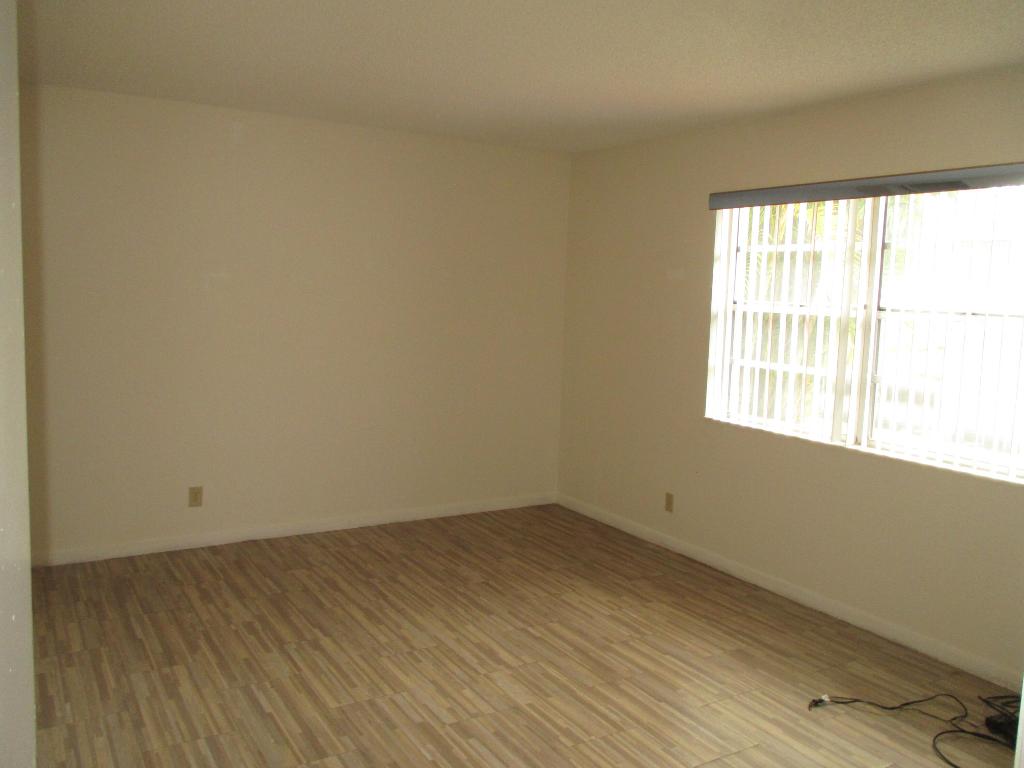 206 Lake Meryl Drive