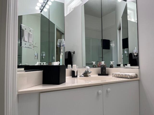 813 SW Saint Andrews Cove