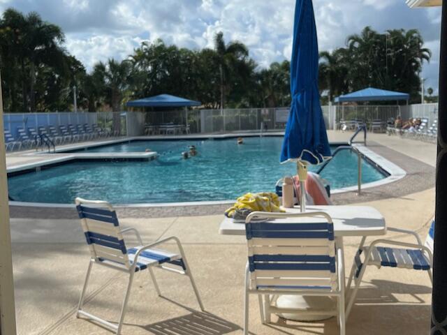 813 SW Saint Andrews Cove