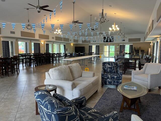 813 SW Saint Andrews Cove