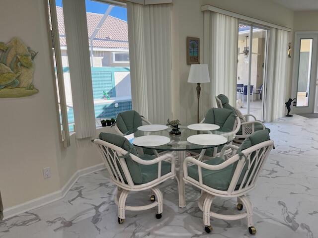 813 SW Saint Andrews Cove